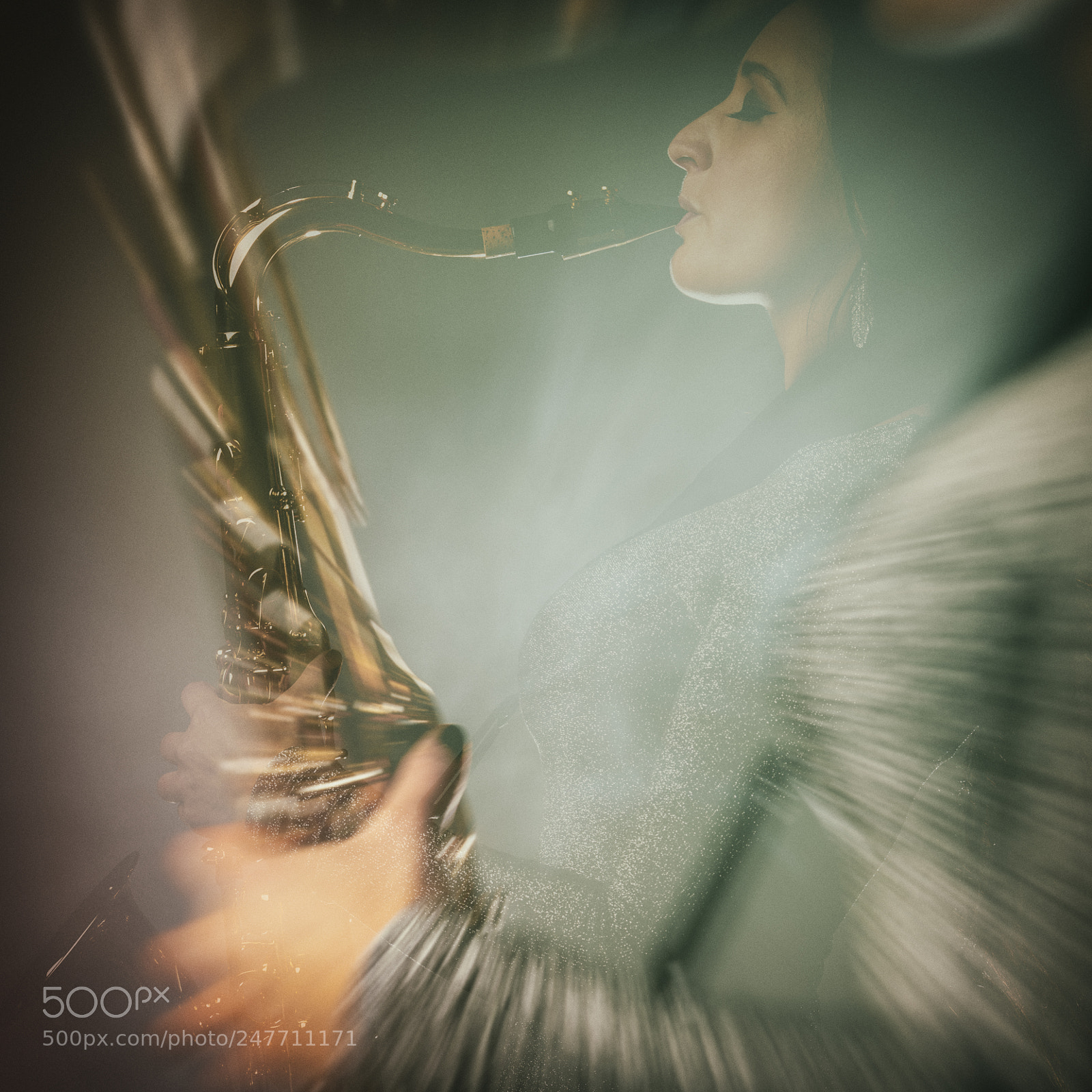 Canon EOS-1Ds Mark II sample photo. Beautiful sax player photography