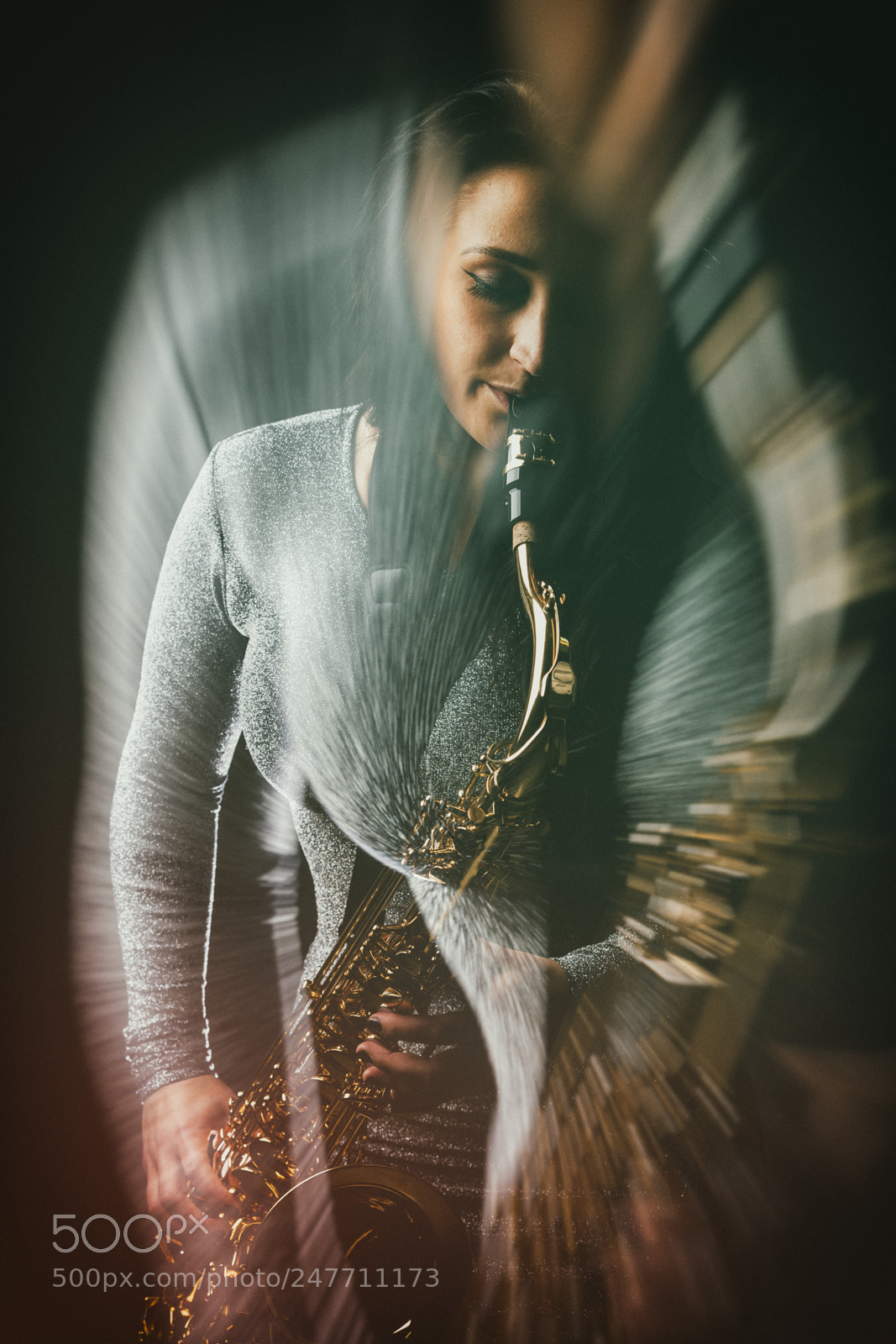 Canon EOS-1Ds Mark II sample photo. Beautiful sax player photography