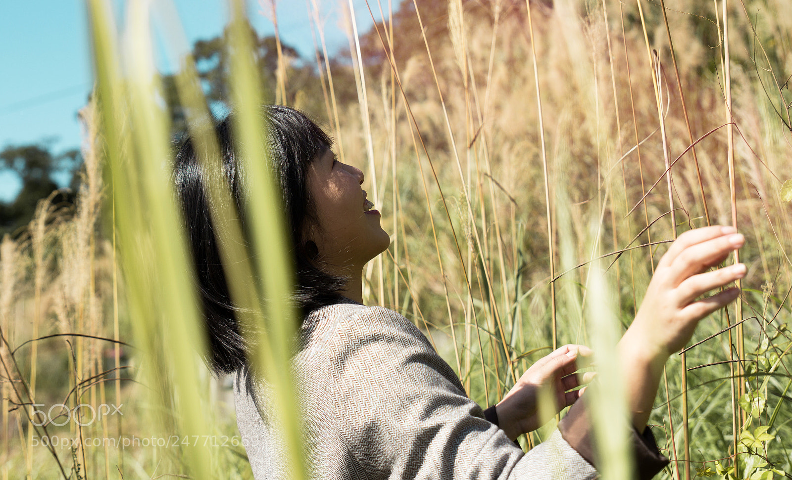 Canon EOS 700D (EOS Rebel T5i / EOS Kiss X7i) sample photo. Girl in field photography