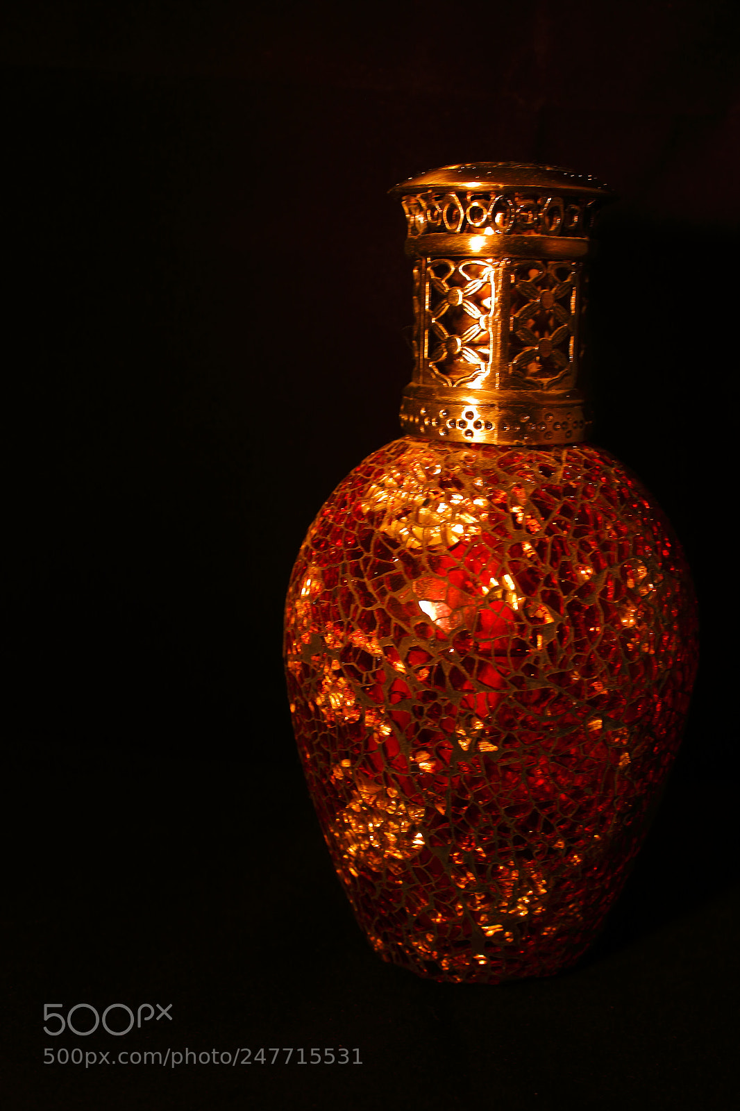 Canon EF-S 18-55mm F3.5-5.6 IS sample photo. Golden oil lamp photography