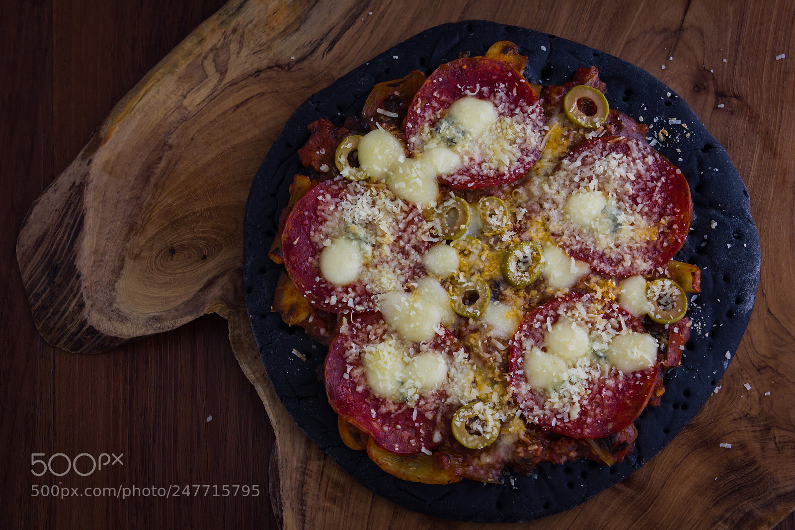 Canon EOS 550D (EOS Rebel T2i / EOS Kiss X4) sample photo. Charcoal pizza with salami photography