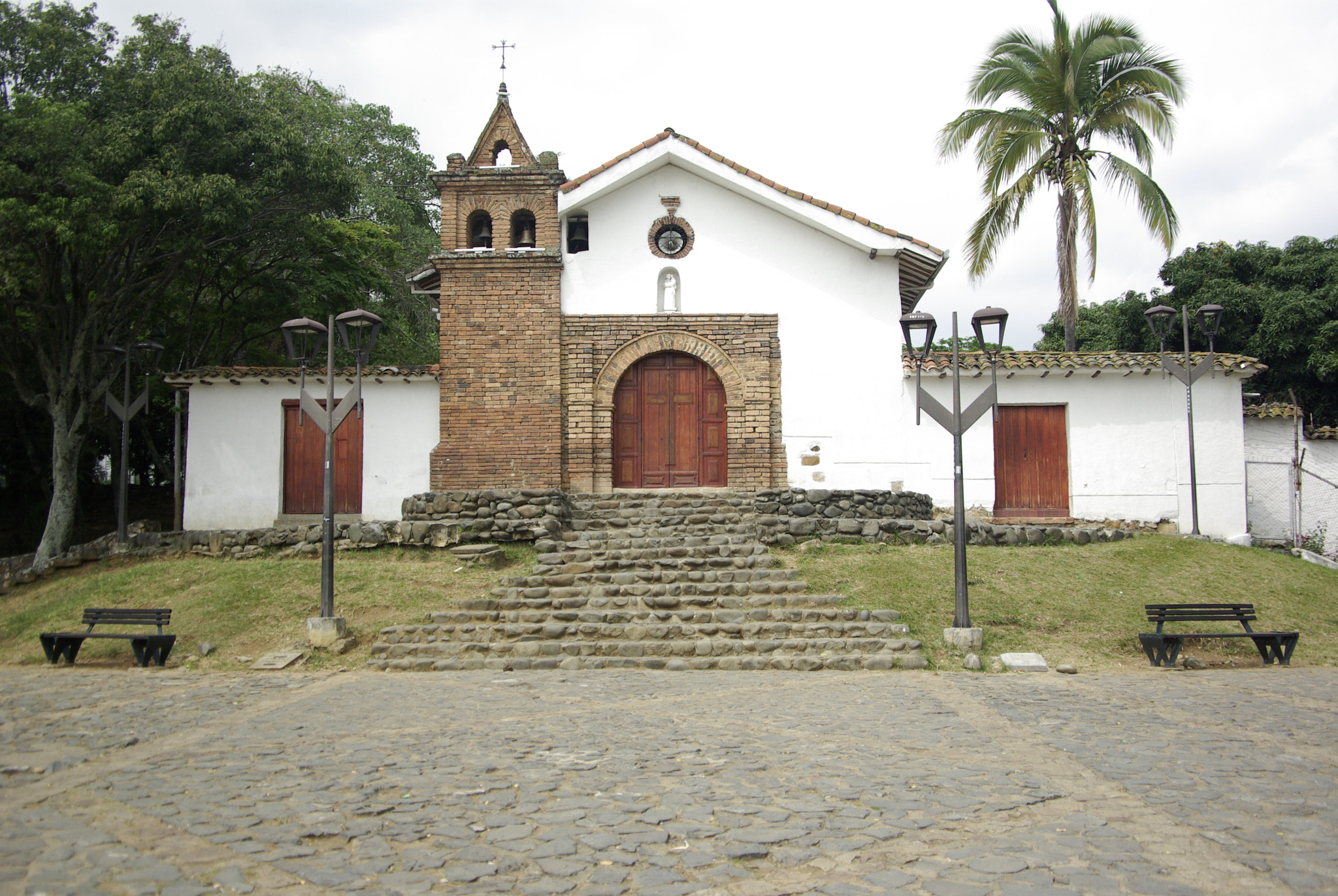 Pentax K10D + Pentax smc DA 16-45mm F4 ED AL sample photo. Church of san antonio, tradition caleña. caleÑa is from cali photography