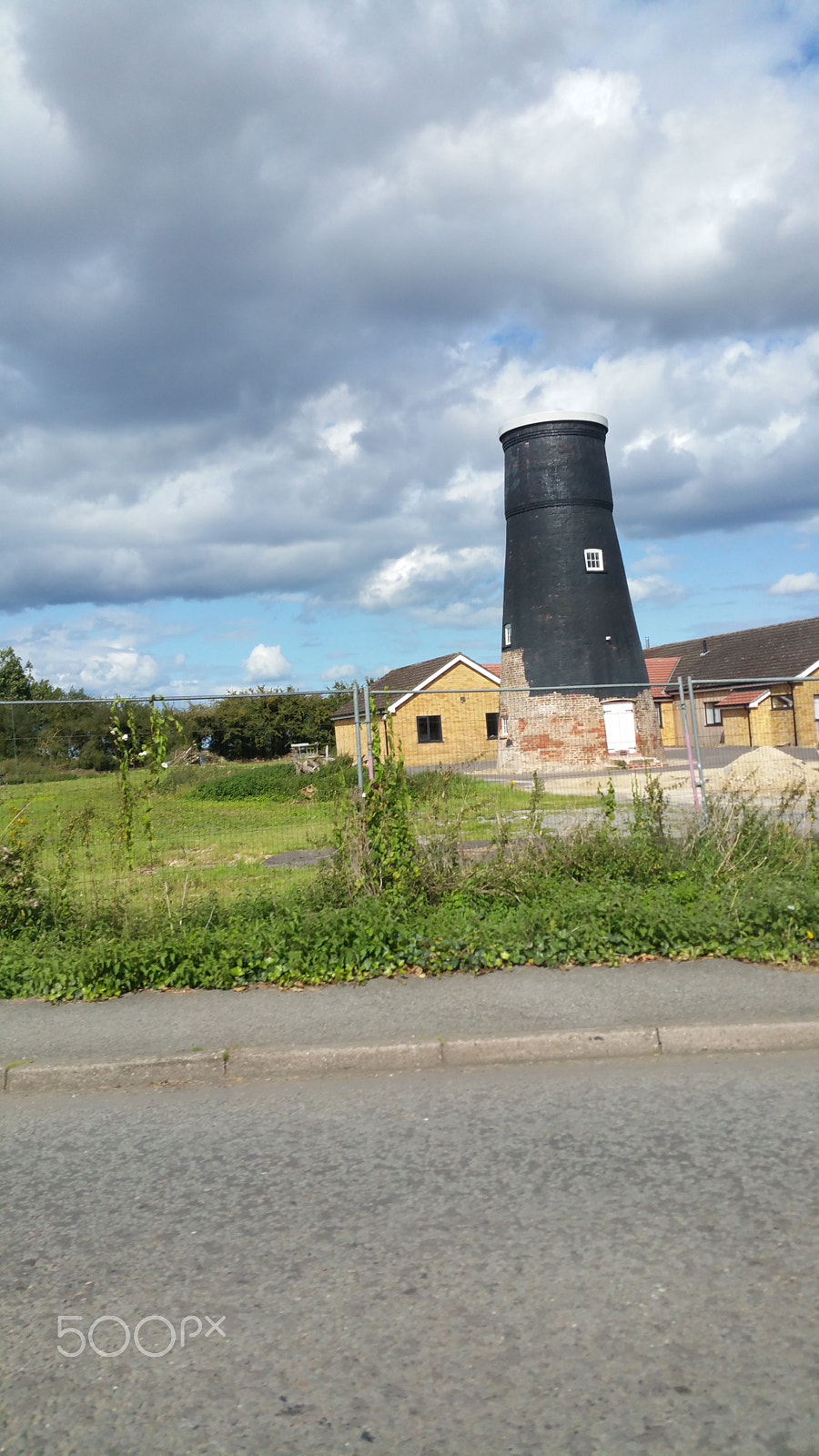 Samsung Galaxy S5 LTE-A sample photo. English countryside, old windmill photography