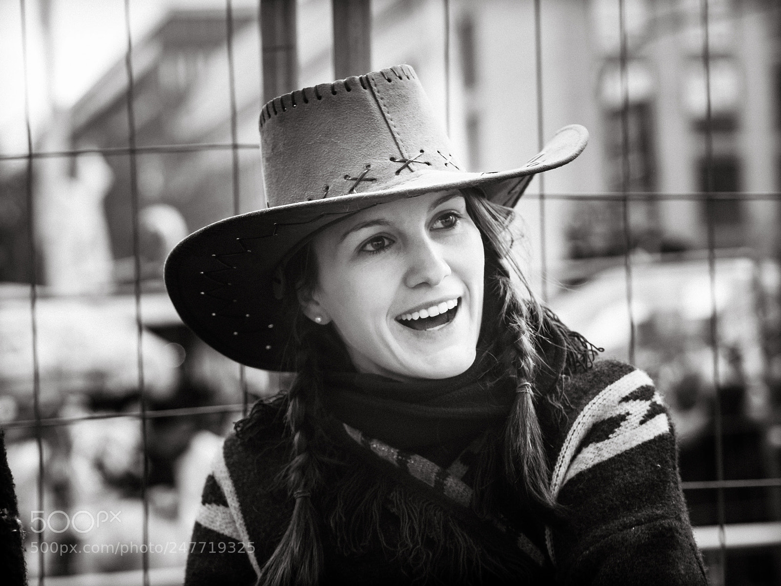 Olympus OM-D E-M10 II sample photo. Pretty.girl.with.hat photography