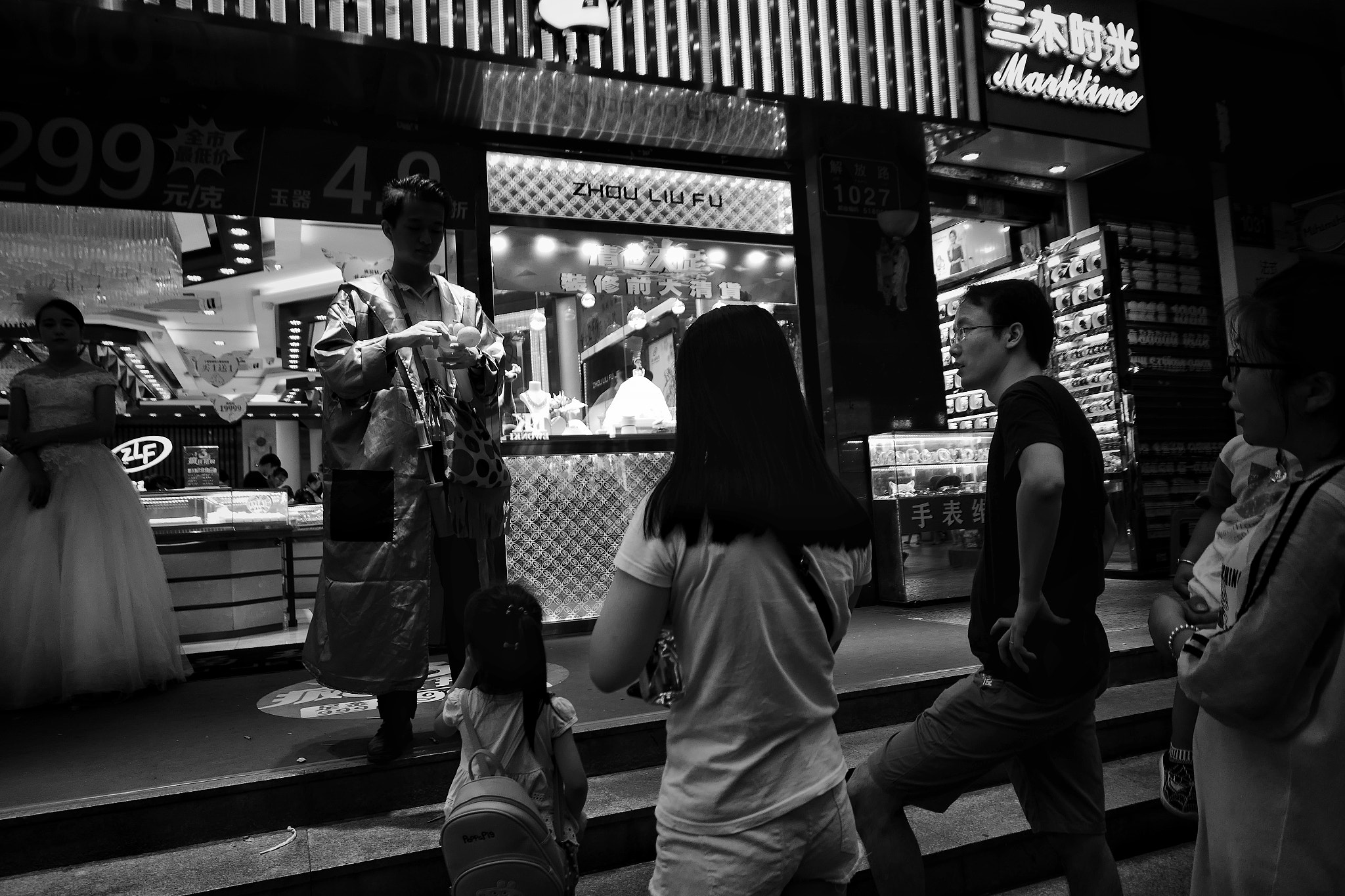 Panasonic Lumix DMC-LX10 (Lumix DMC-LX15) sample photo. Street photography