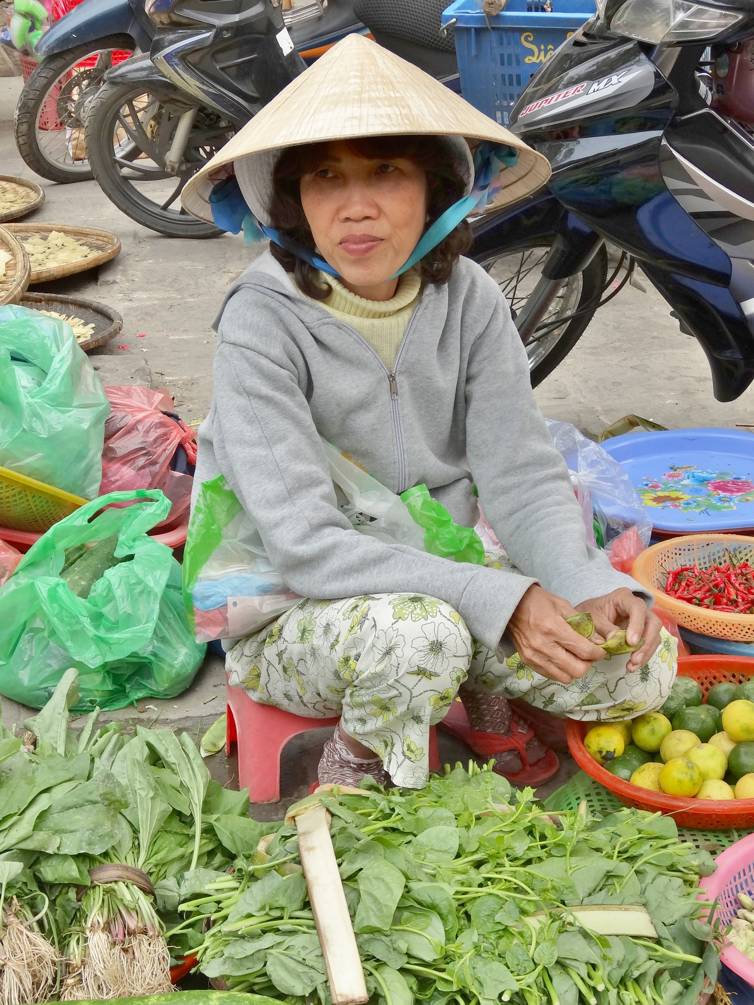 Sony Cyber-shot DSC-HX30V sample photo. At the market in hoi an photography