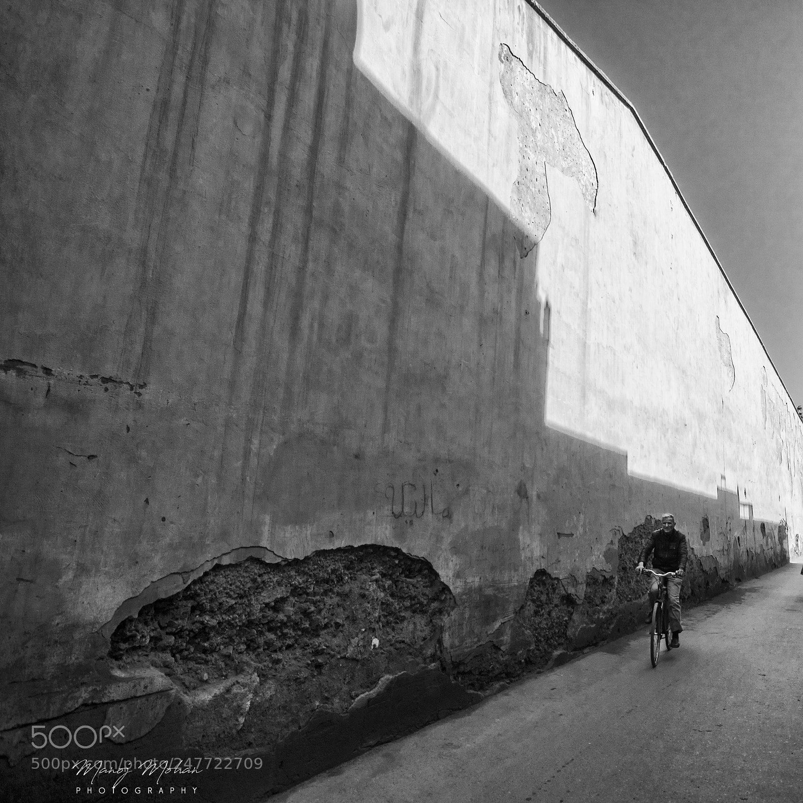 Sony ILCA-77M2 sample photo. City walls photography