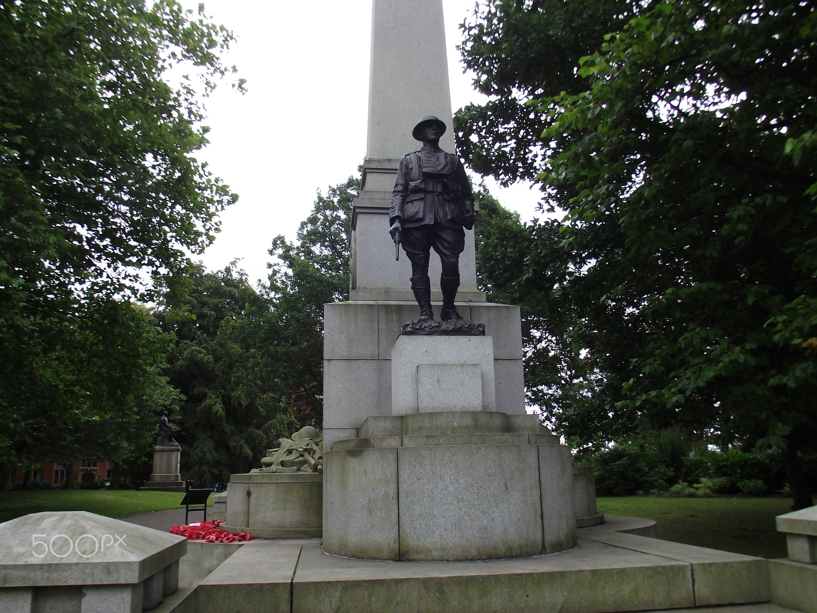 FujiFilm FinePix S2800HD (FinePix S2900HD) sample photo. War memorial at glossop road park, sheffield photography