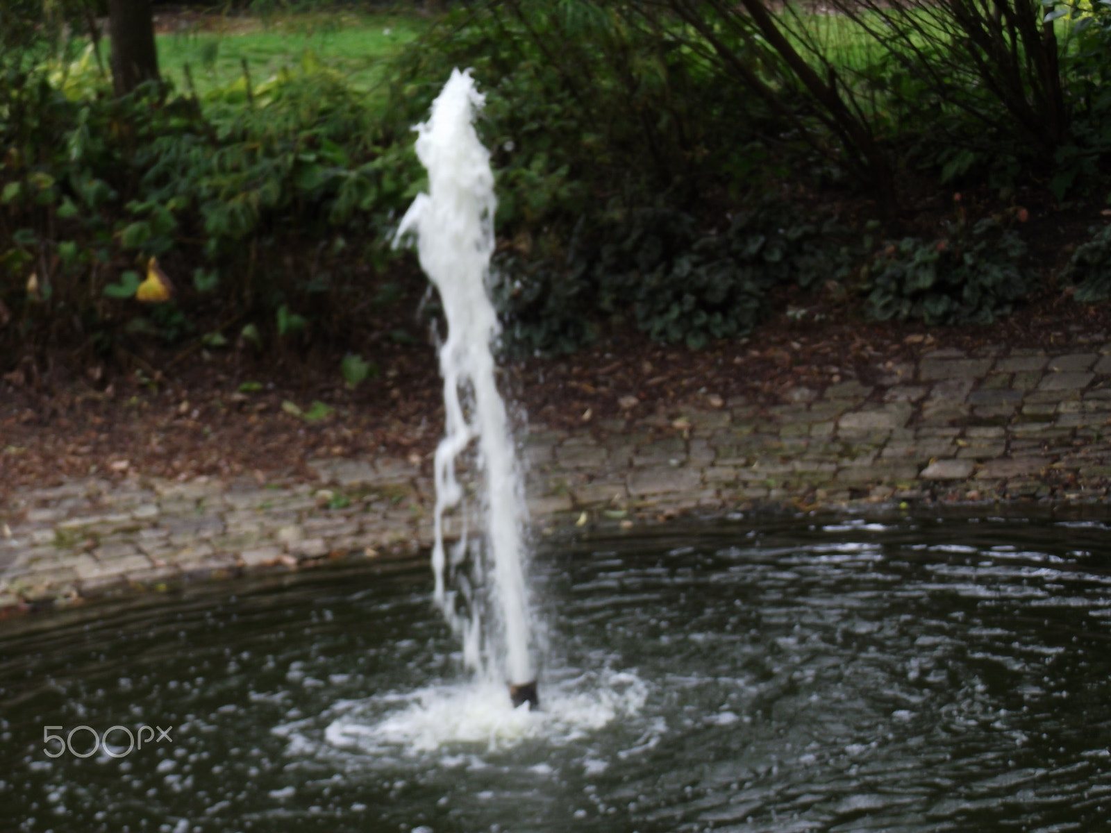 FujiFilm FinePix S2800HD (FinePix S2900HD) sample photo. Fountain at glossop road park, sheffield photography