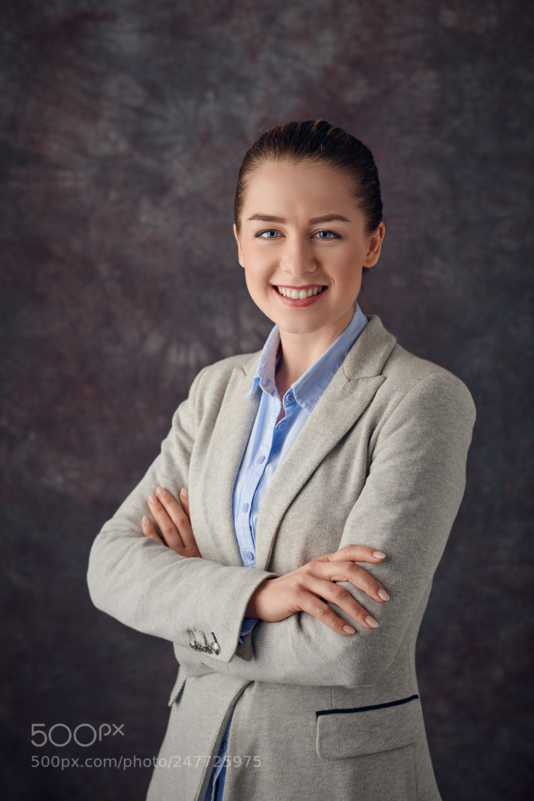 Nikon D800 sample photo. Elegant woman standing against photography