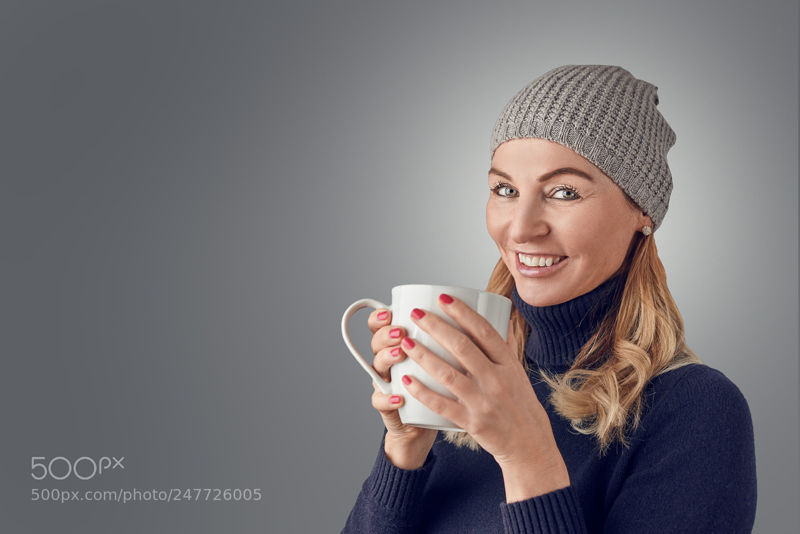 Nikon D800 sample photo. Smiling blond woman with photography
