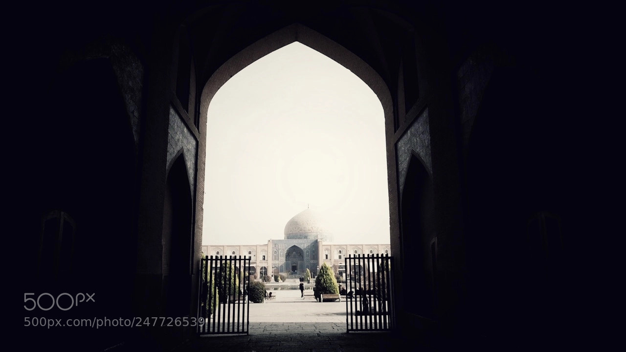 Olympus OM-D E-M10 III sample photo. Doorway to orient photography