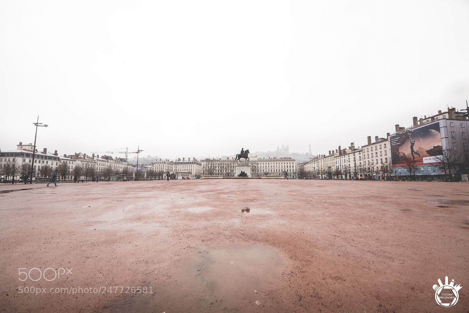 Canon EOS 700D (EOS Rebel T5i / EOS Kiss X7i) sample photo. Place bellecour under the photography