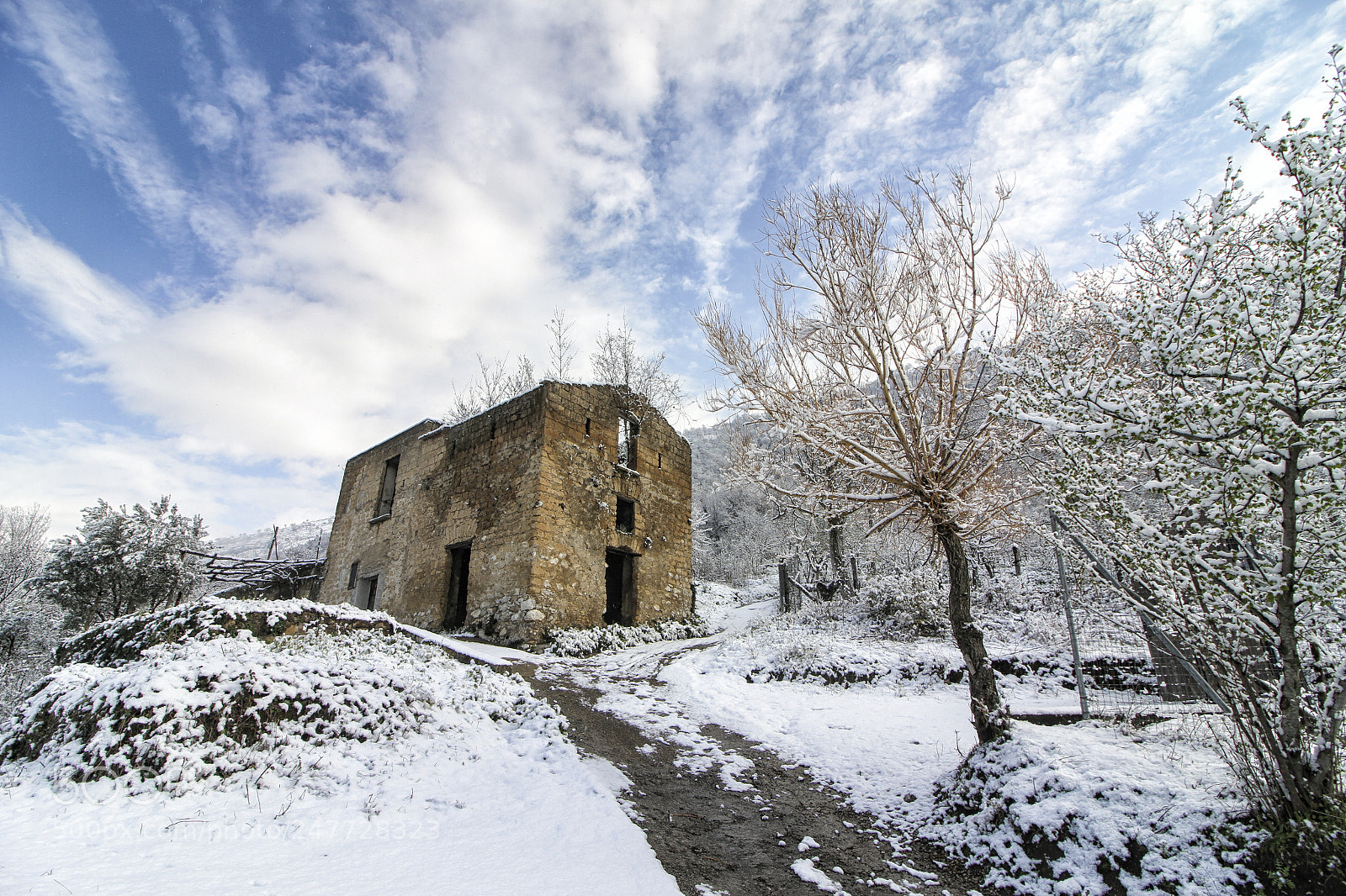 Canon EOS 7D sample photo. Abandoned house in the photography