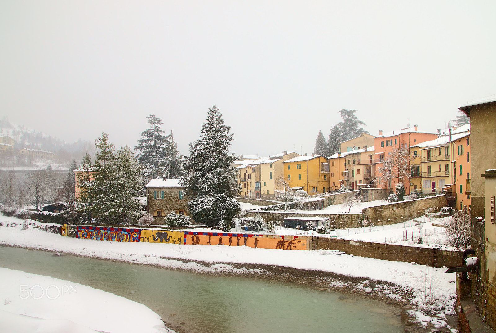 Canon EOS 70D + Canon TS-E 90mm F2.8 Tilt-Shift sample photo. Color in the snow photography