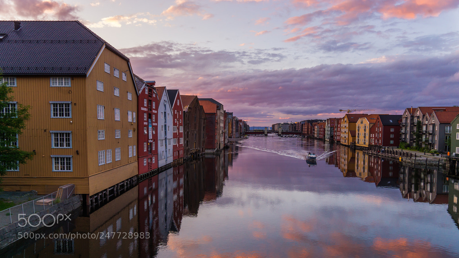 Sony a5100 sample photo. Trondheim dockhouses photography