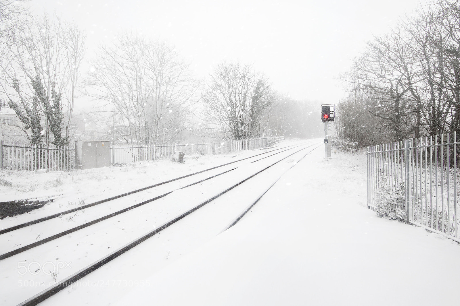 Canon EOS 700D (EOS Rebel T5i / EOS Kiss X7i) sample photo. Snowy tracks, penryn station photography