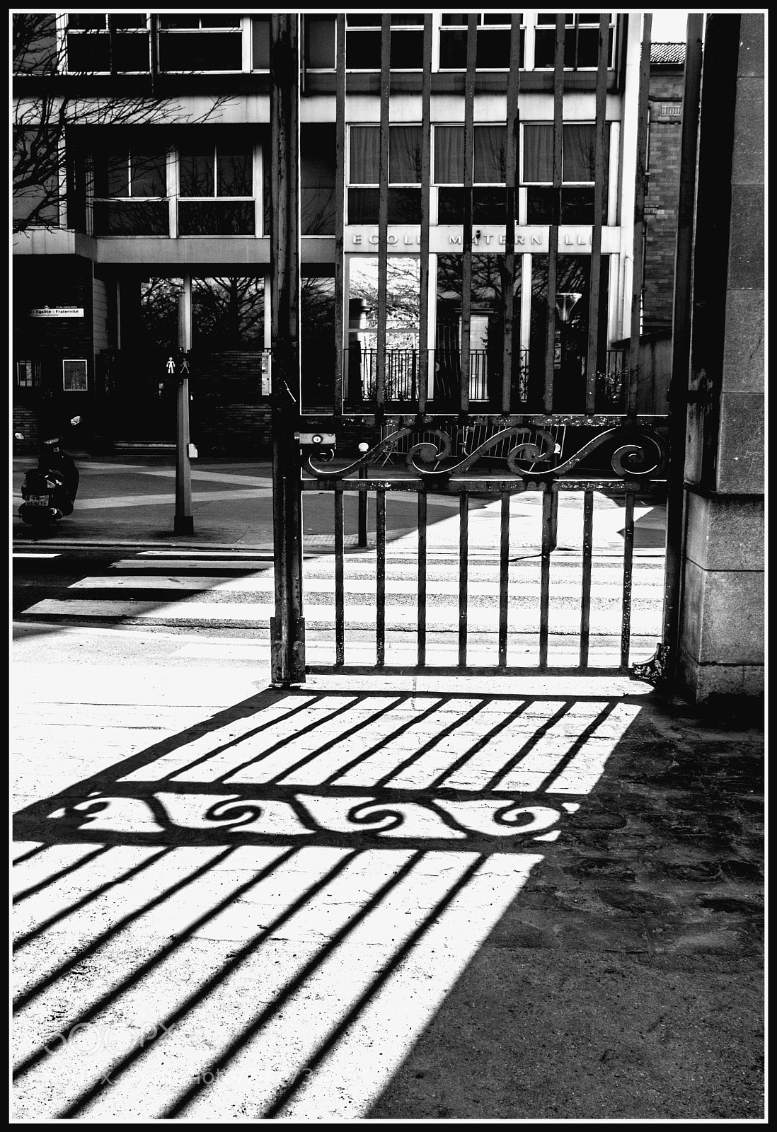 Canon EOS 7D Mark II sample photo. Paris -ombre photography