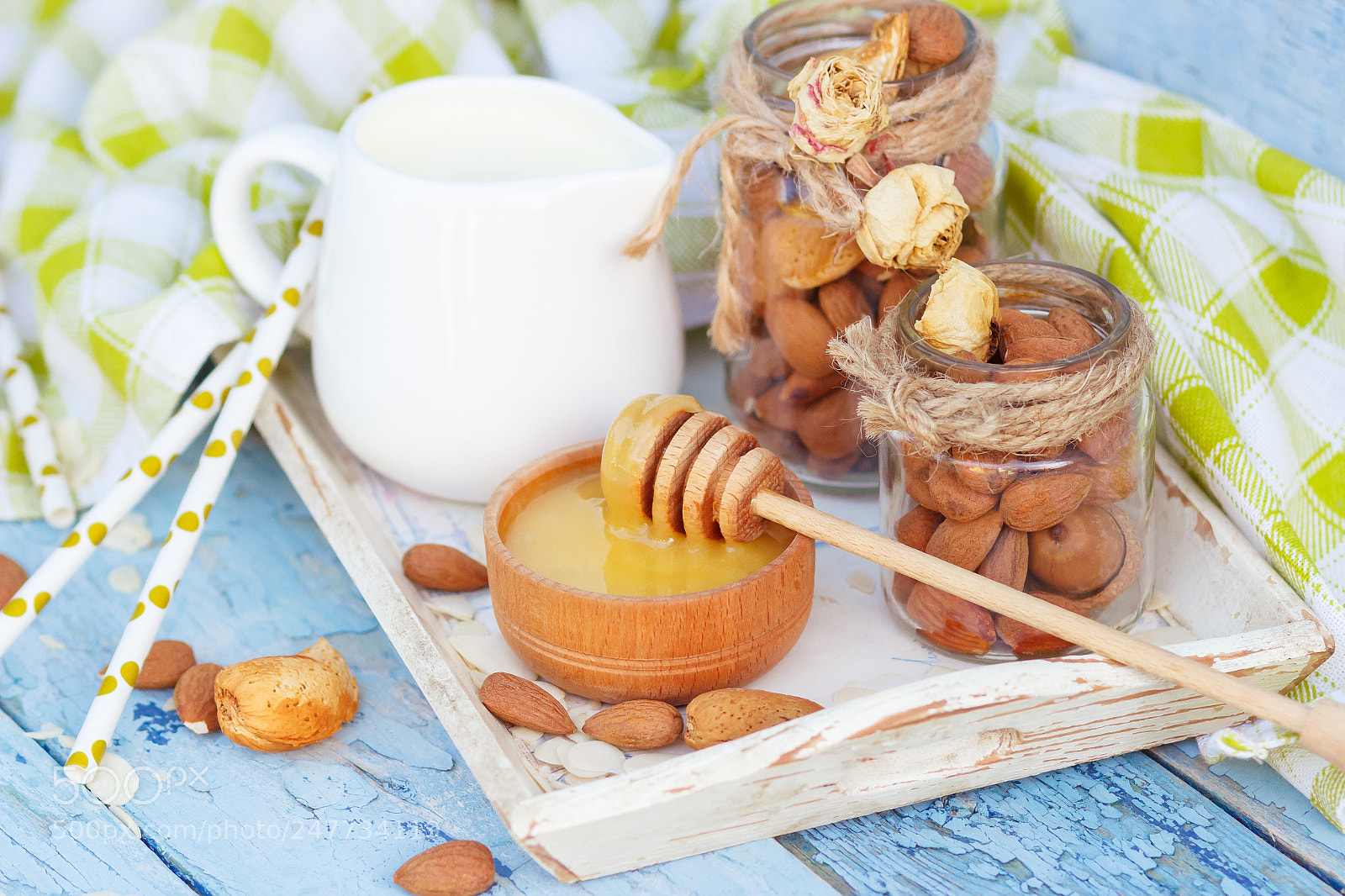 Canon EOS 600D (Rebel EOS T3i / EOS Kiss X5) sample photo. Honey in the wooden photography