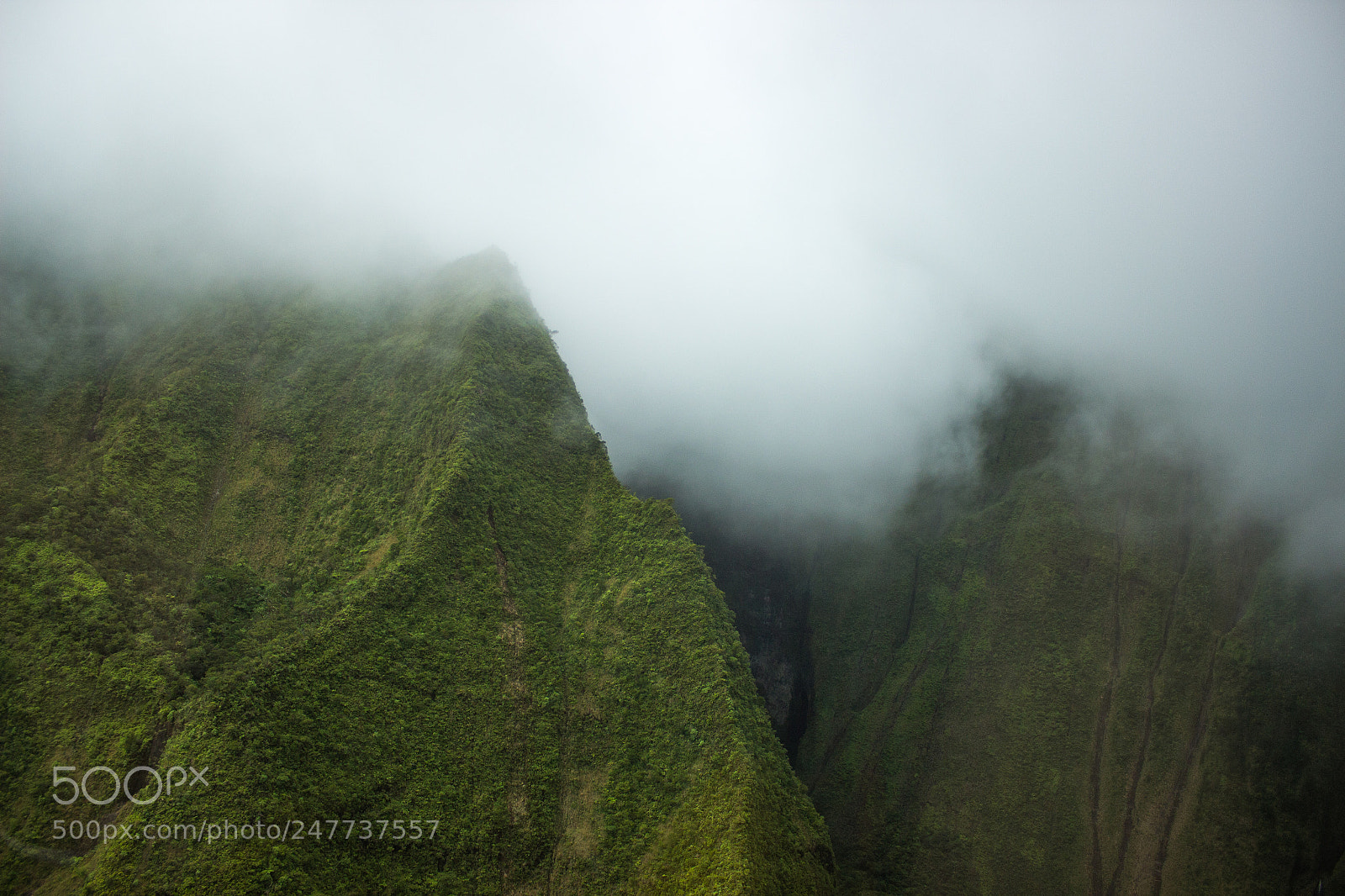 Canon EOS 600D (Rebel EOS T3i / EOS Kiss X5) sample photo. Hawaiian mountains photography