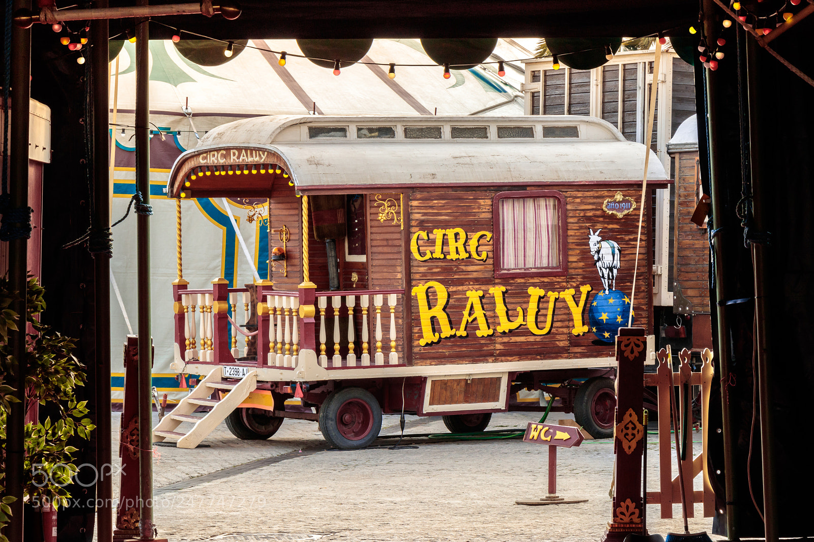 Canon EOS 80D sample photo. Circus in barcelona photography