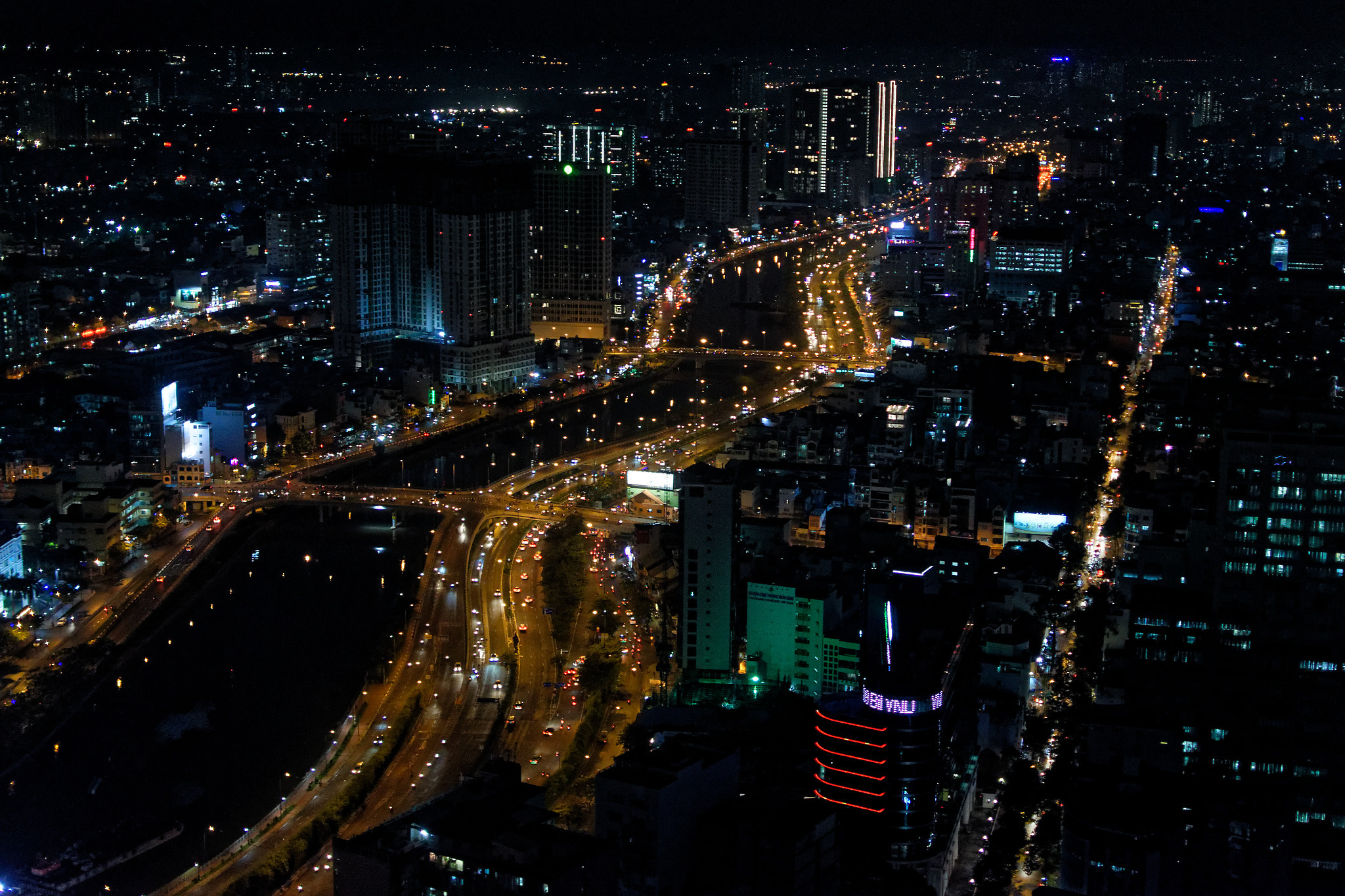 Nikon D5300 + Nikon AF-S DX Nikkor 35mm F1.8G sample photo. Saigon at night photography