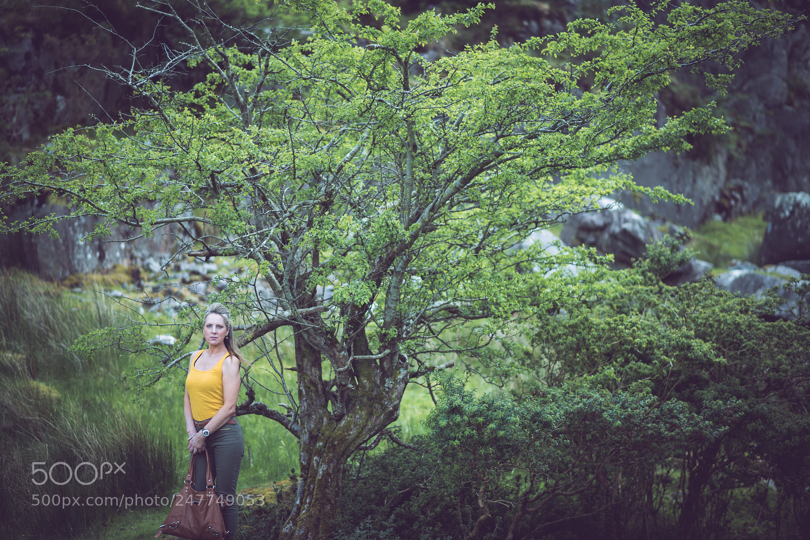 Nikon D810 sample photo. Karen at the tree photography