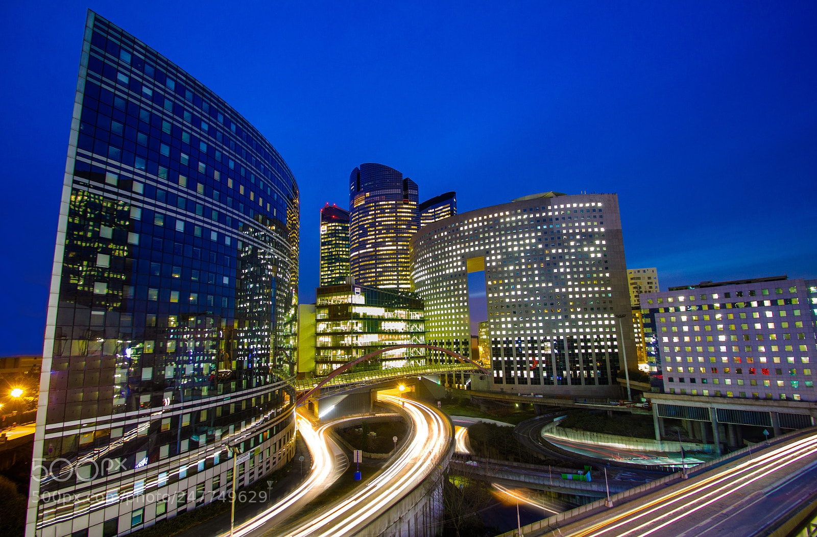 Canon EOS 600D (Rebel EOS T3i / EOS Kiss X5) sample photo. Nightrail la defense photography