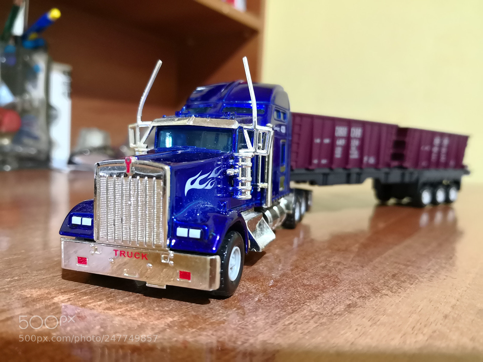 HUAWEI Mate 10 Pro sample photo. Truck photography