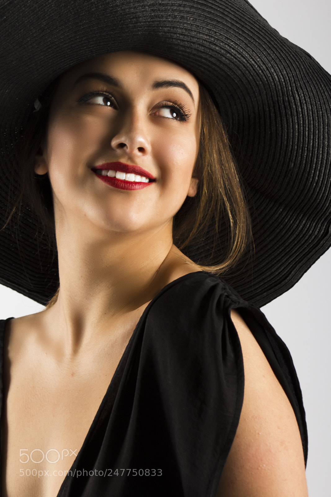 Canon EOS 100D (EOS Rebel SL1 / EOS Kiss X7) sample photo. Beauty with hat photography