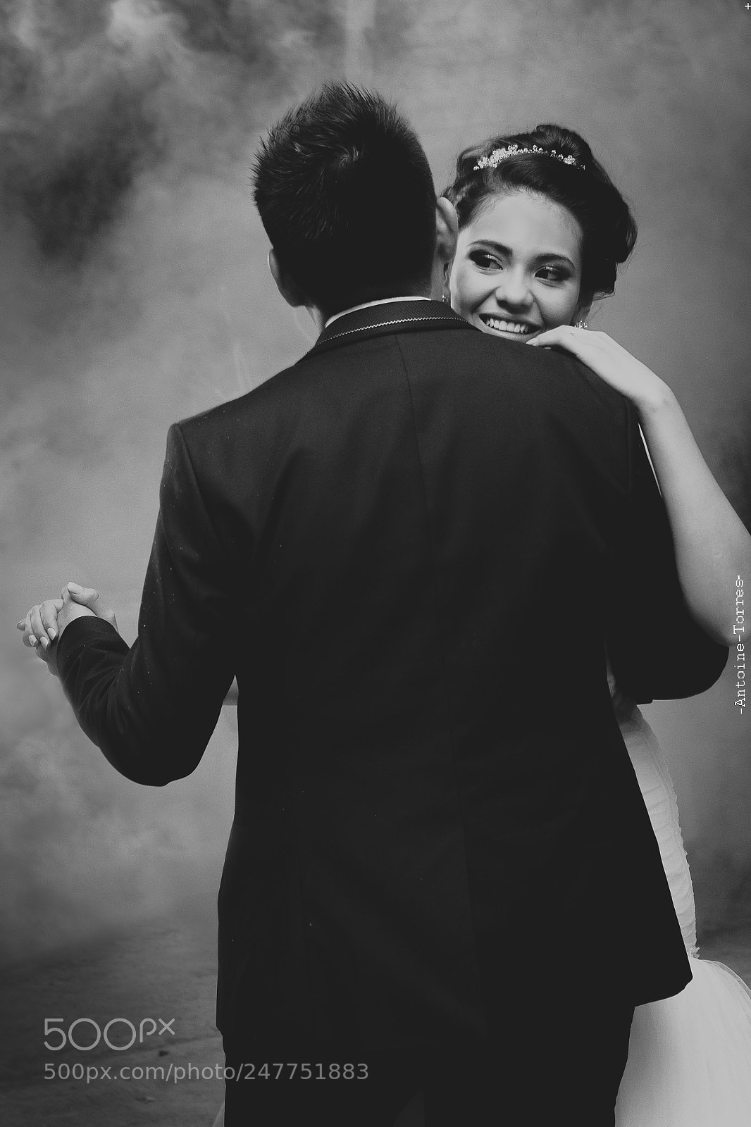 Canon EOS 1300D (EOS Rebel T6 / EOS Kiss X80) sample photo. Lovers dancing. photography
