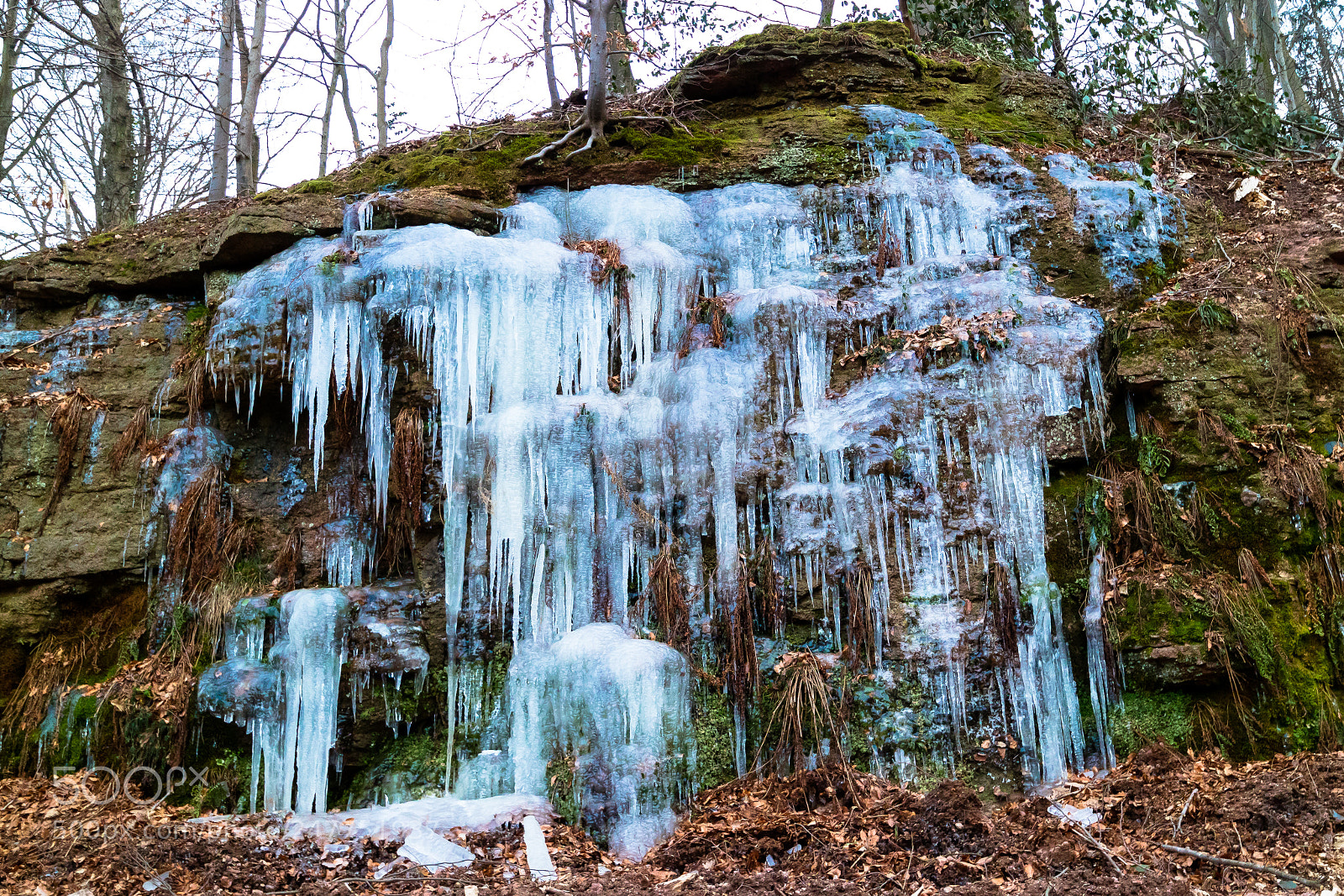 Canon EOS M3 sample photo. Frozen cliff photography