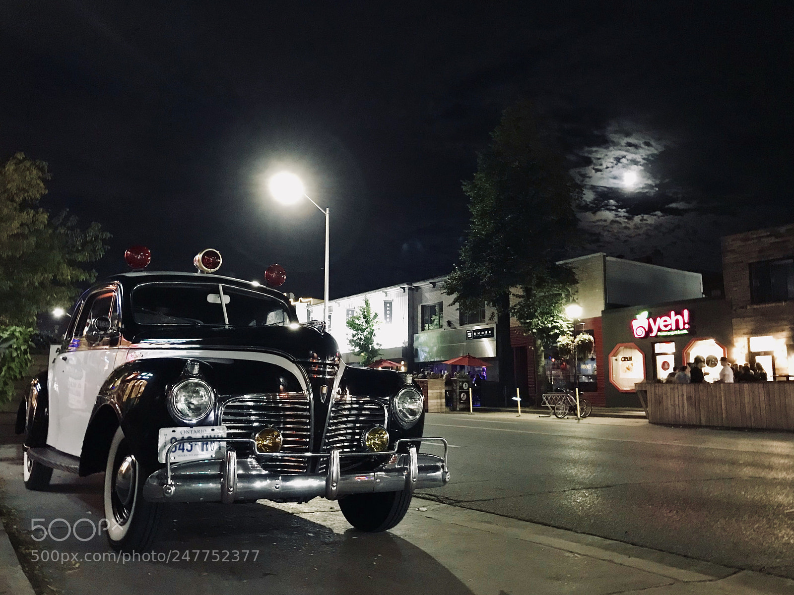 Apple iPhone 7 sample photo. Police cars in toronto photography
