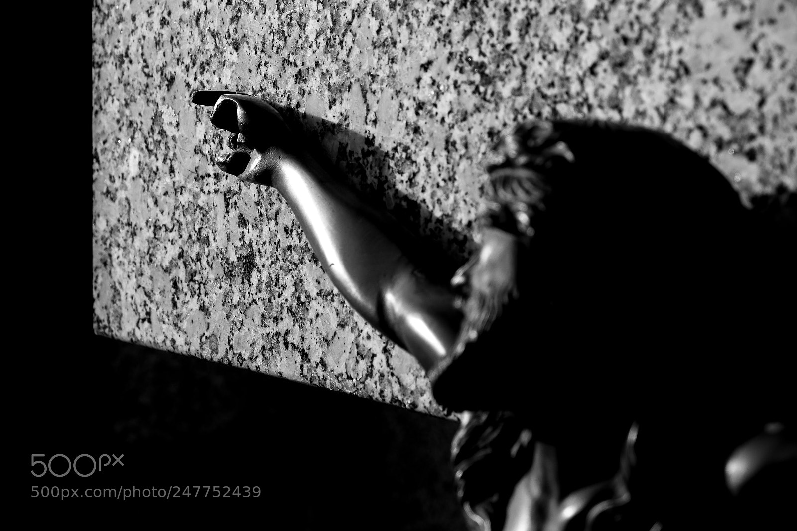 Fujifilm X-T20 sample photo. Bronze and granite photography