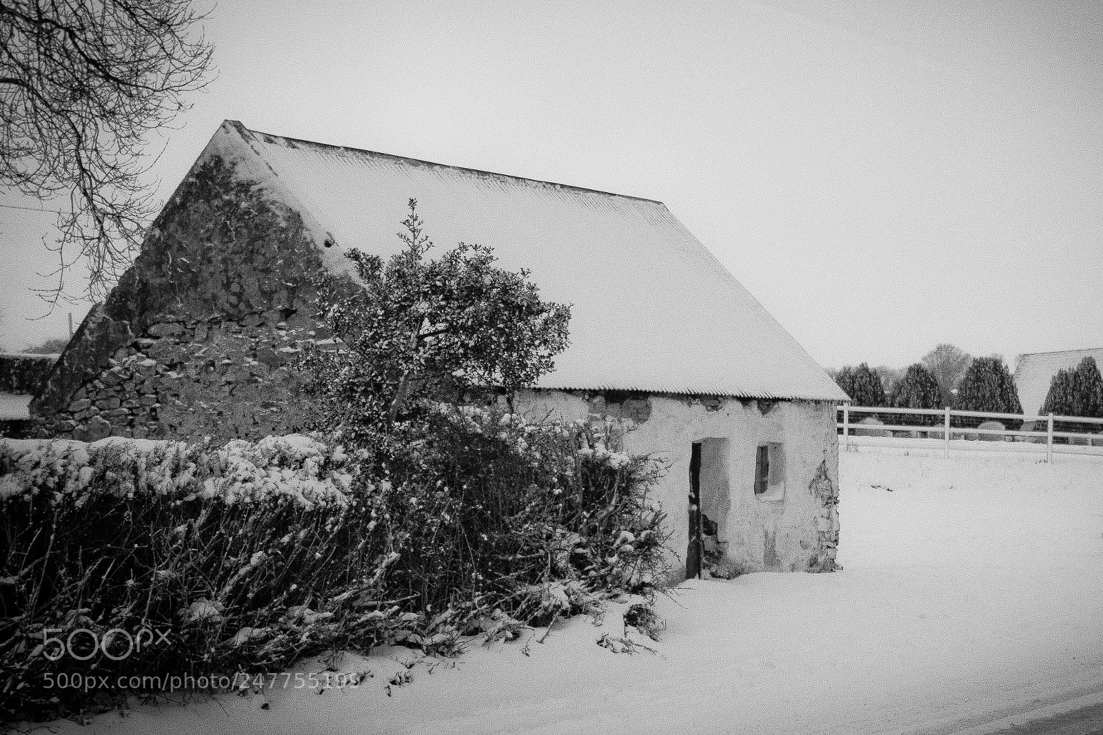 Canon EOS 550D (EOS Rebel T2i / EOS Kiss X4) sample photo. Snow cottage photography