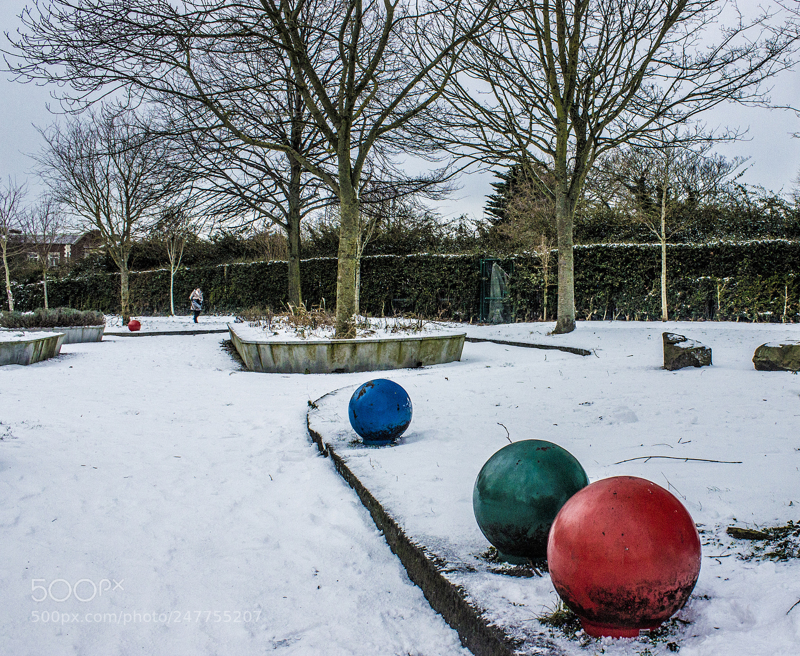 Canon EOS 600D (Rebel EOS T3i / EOS Kiss X5) sample photo. Snow balls photography