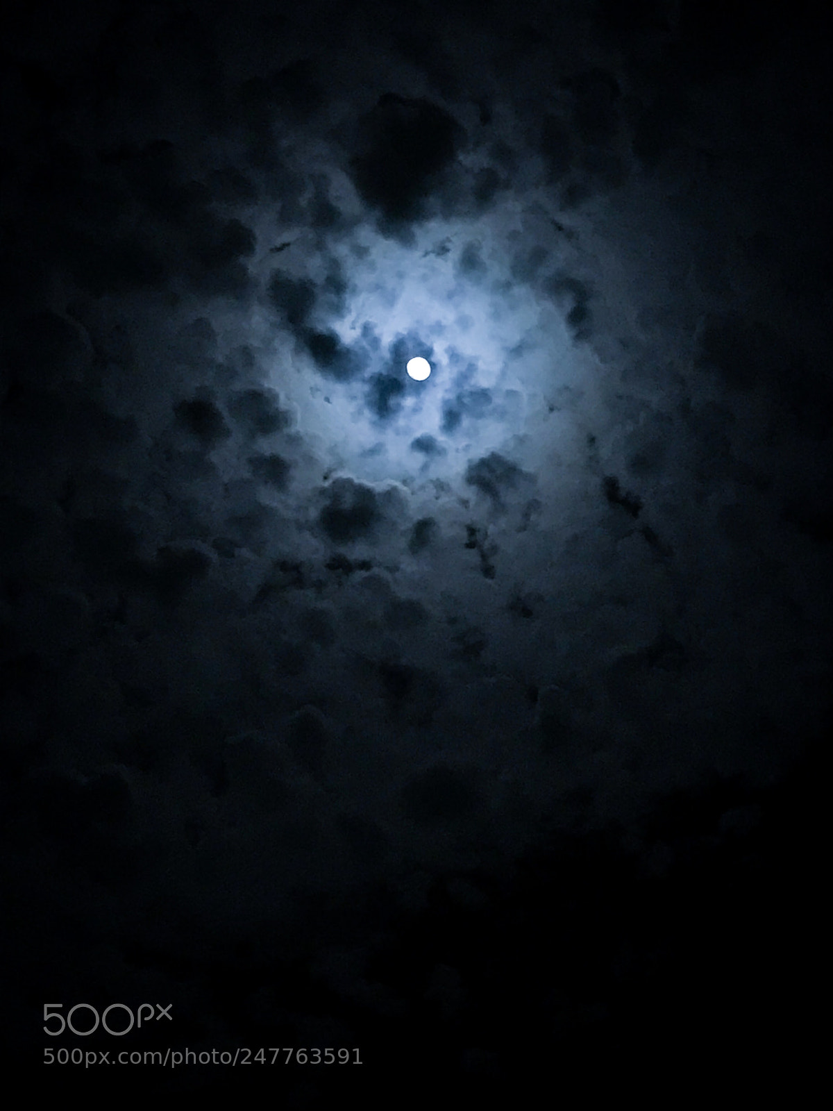 Apple iPhone 7 sample photo. Moon photography