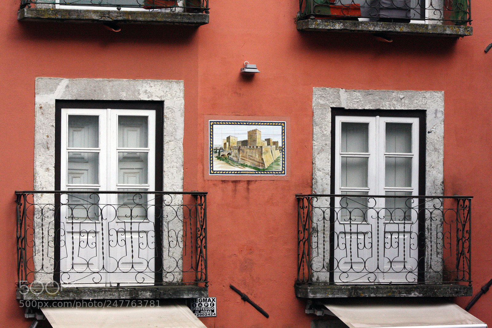 Canon EOS 1000D (EOS Digital Rebel XS / EOS Kiss F) sample photo. Lisboa balconies photography