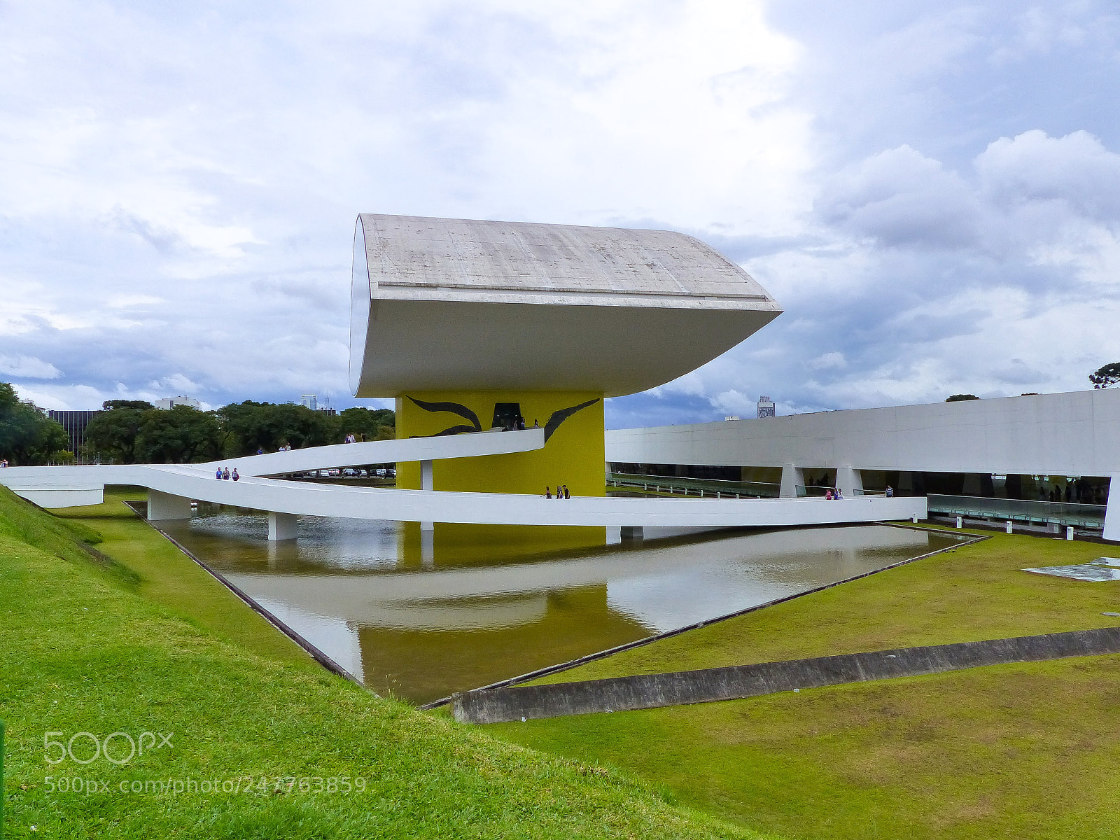 Panasonic Lumix DMC-FZ200 sample photo. Oscar niemeyer museum photography