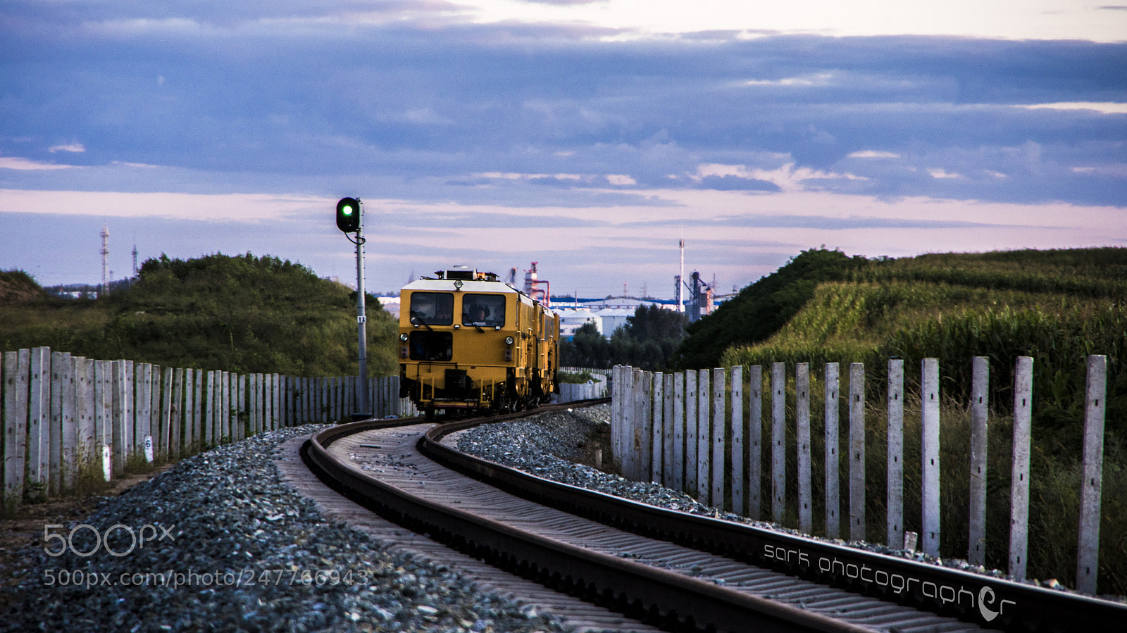 Pentax K-3 sample photo. 通行 photography
