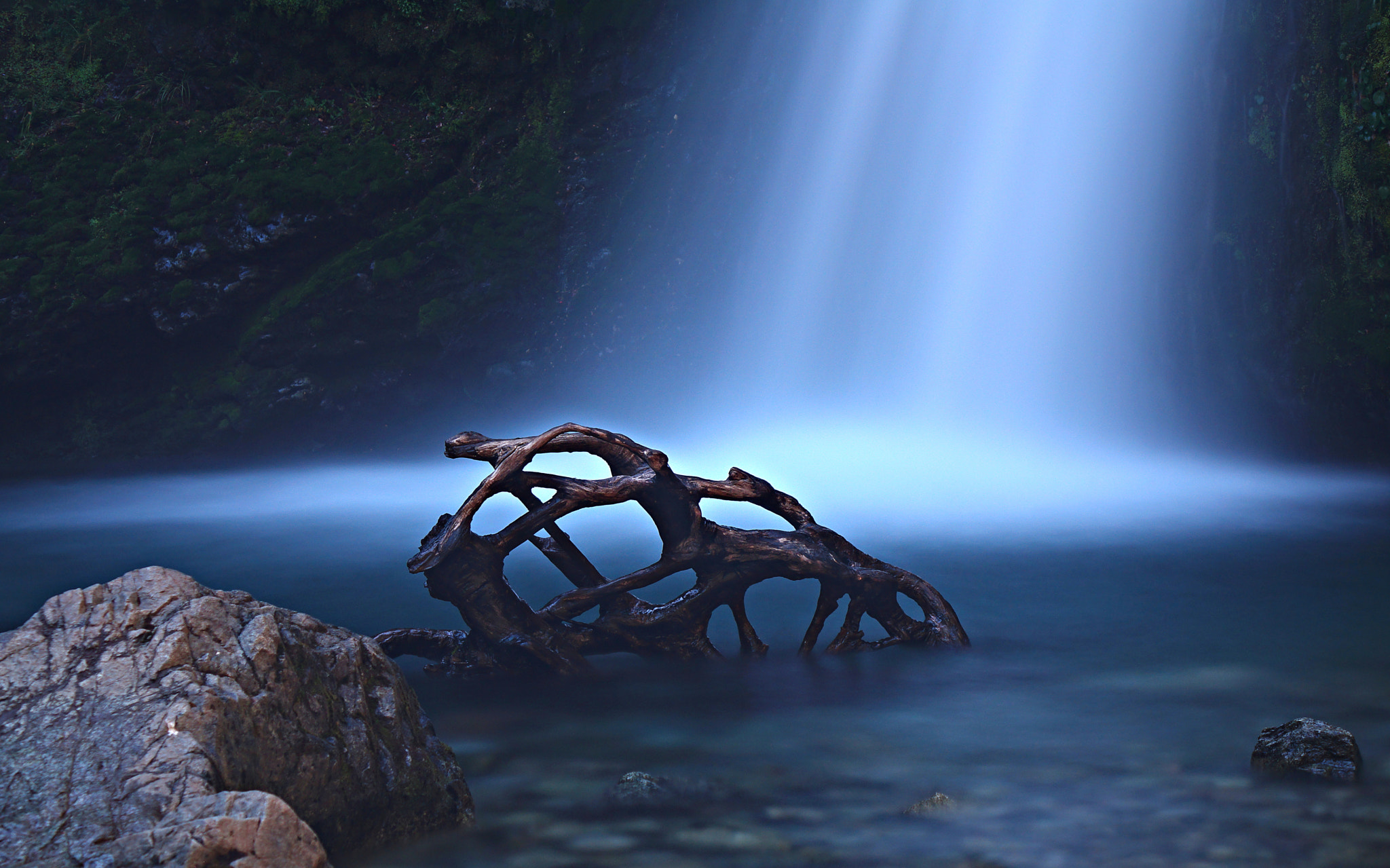 Sony Cyber-shot DSC-RX10 II sample photo. Corbata blanca waterfall - close up photography