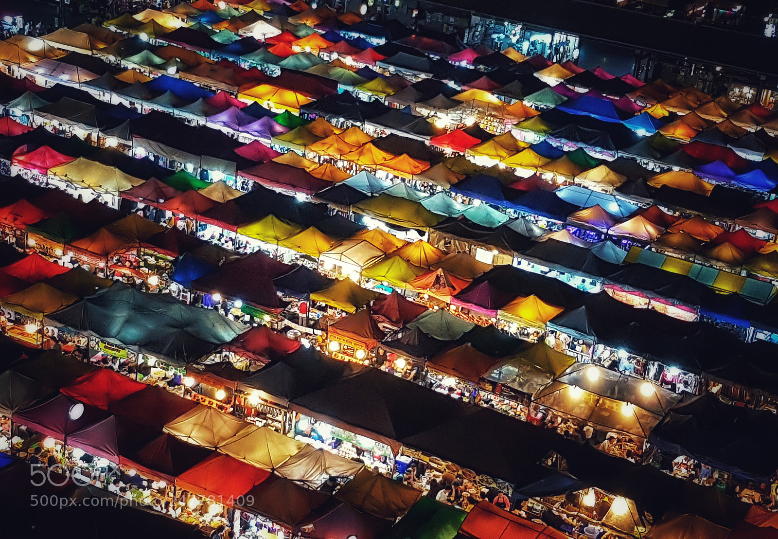 Samsung Galaxy S7 sample photo. Train night market photography