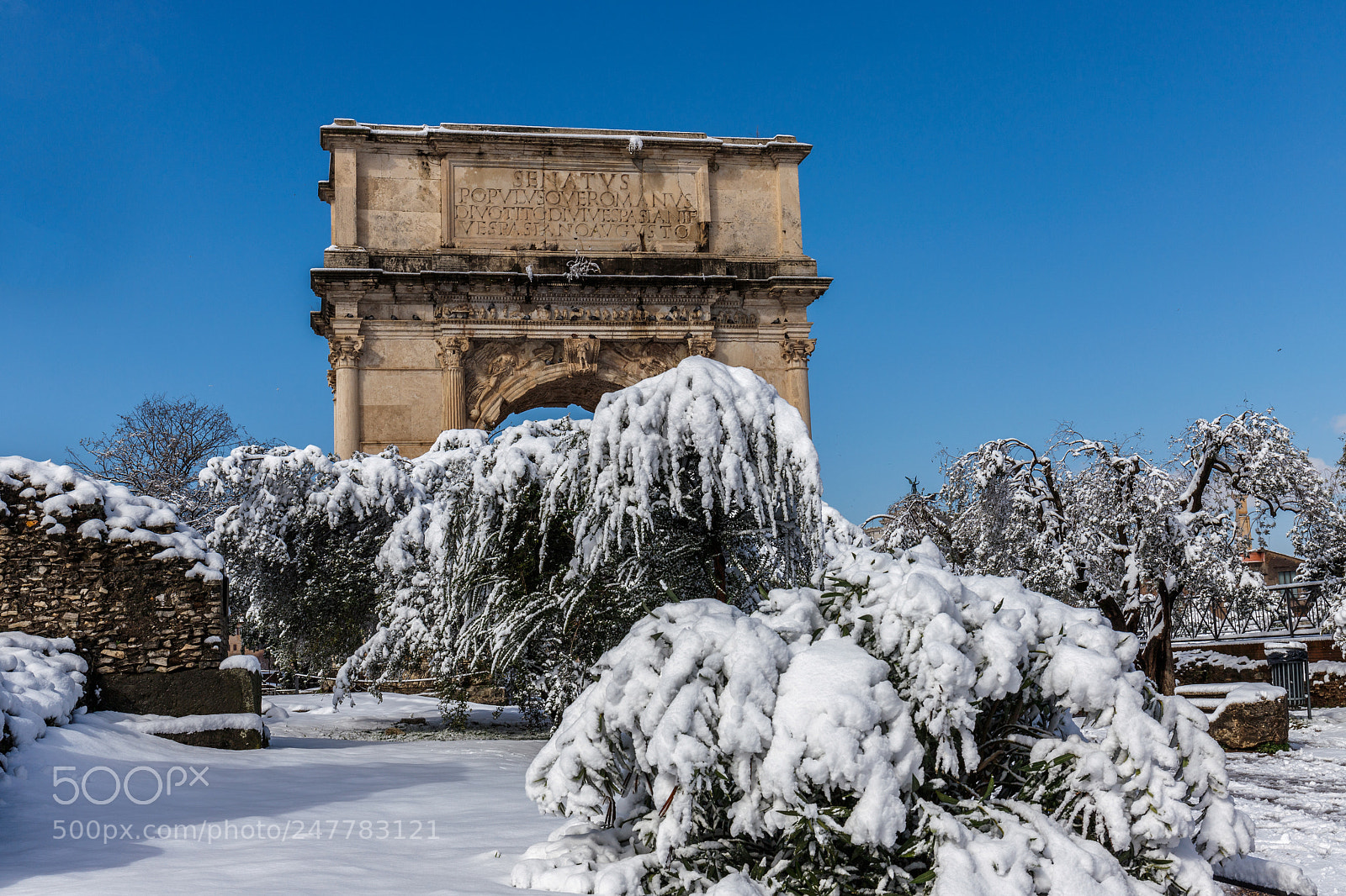 Canon EOS 6D Mark II sample photo. Arch of titus with photography