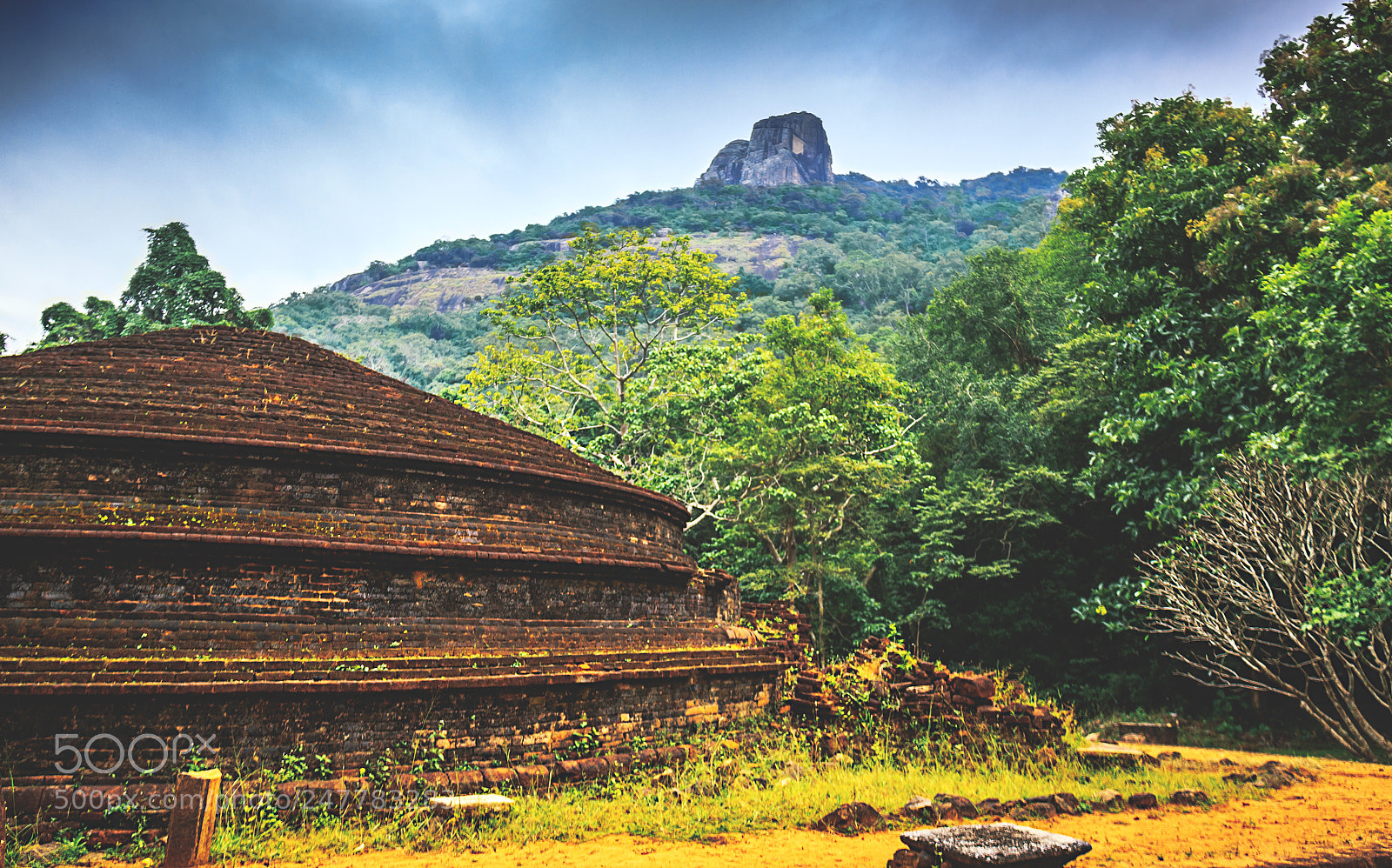 Canon EOS 600D (Rebel EOS T3i / EOS Kiss X5) sample photo. The forgotten temple, sri photography