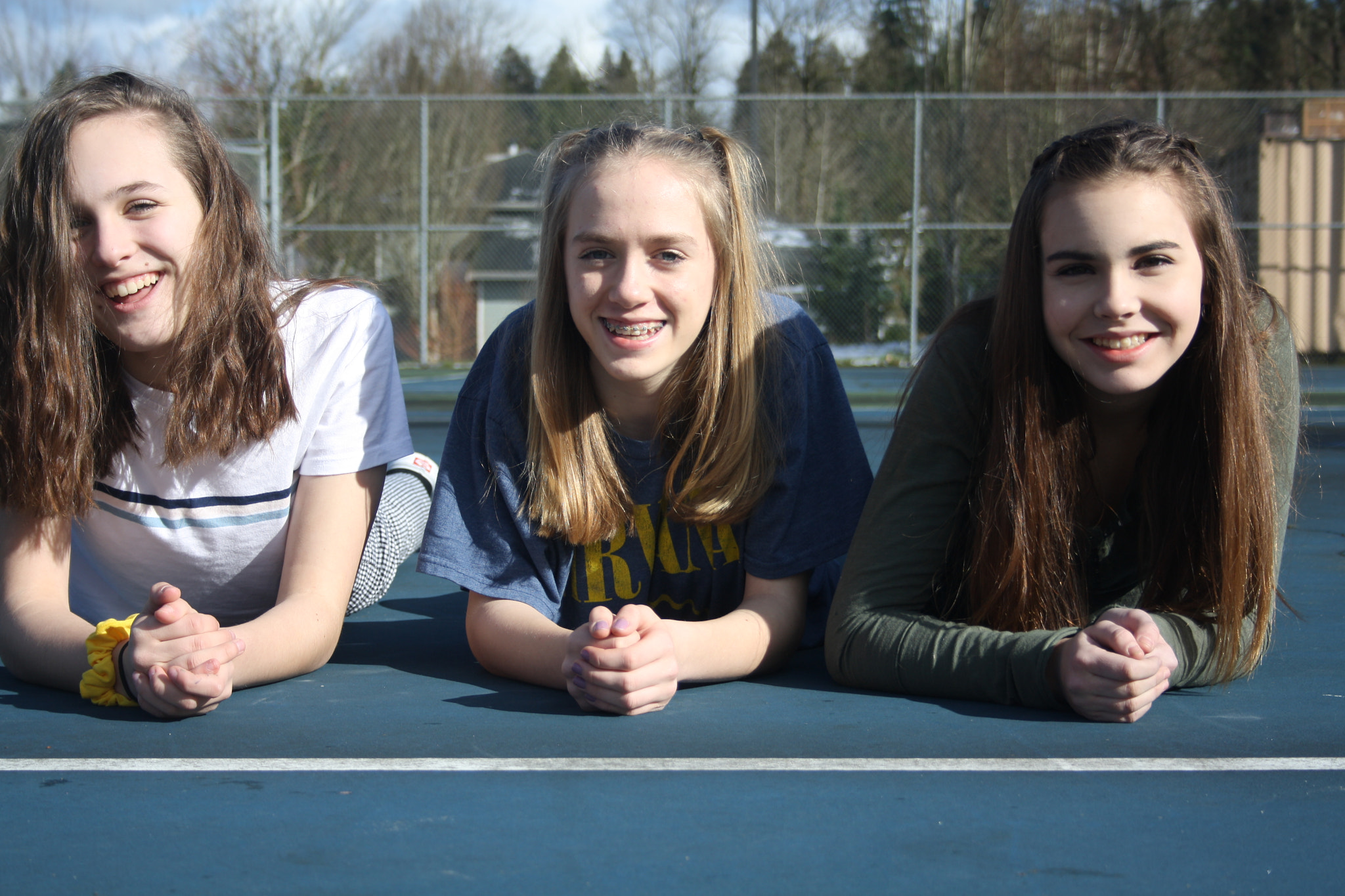 Canon EF-S 18-55mm F3.5-5.6 II sample photo. Friends are always there for you, even on a tennis court! photography