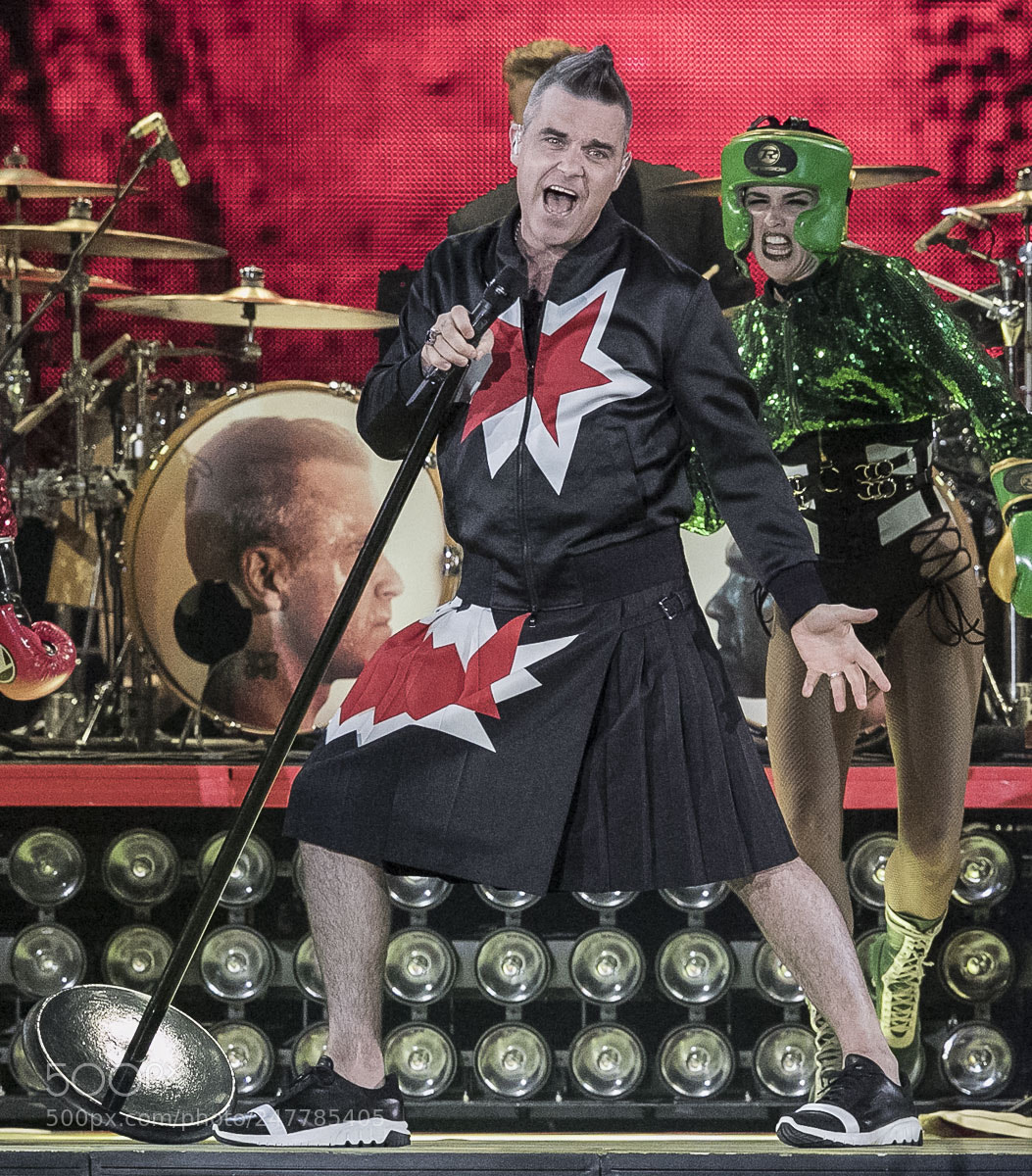 Canon EOS-1D X Mark II sample photo. Robbie williams with female photography