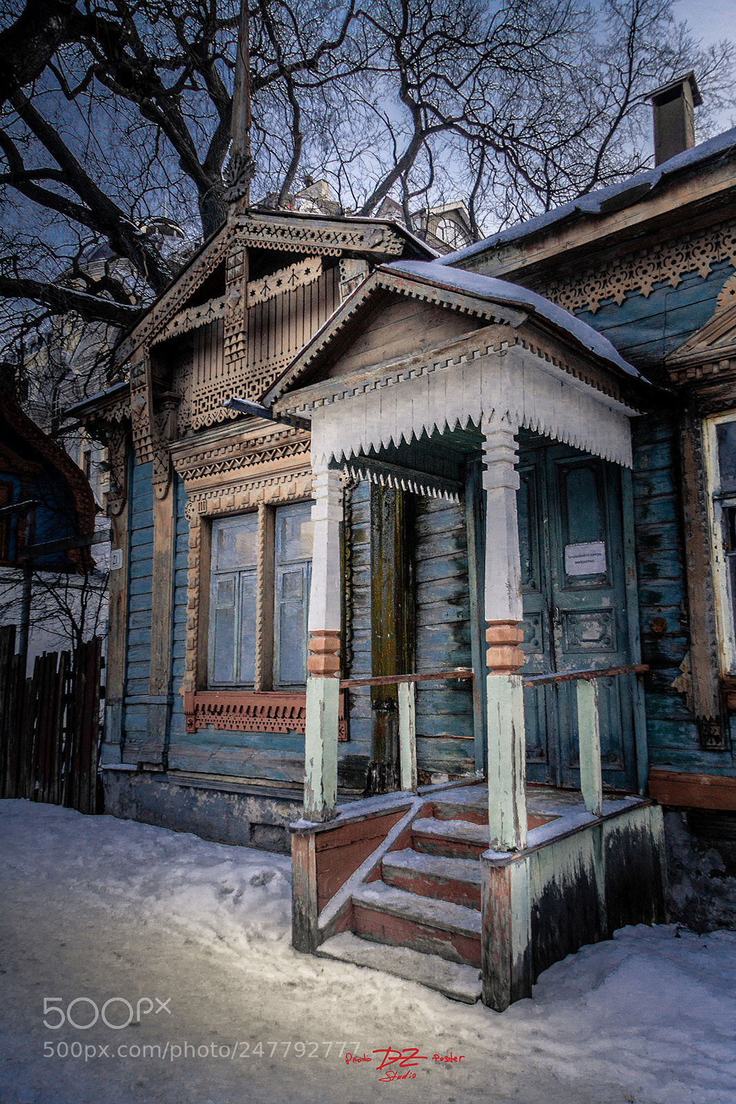 Canon EOS 50D sample photo. Old wooden house in photography