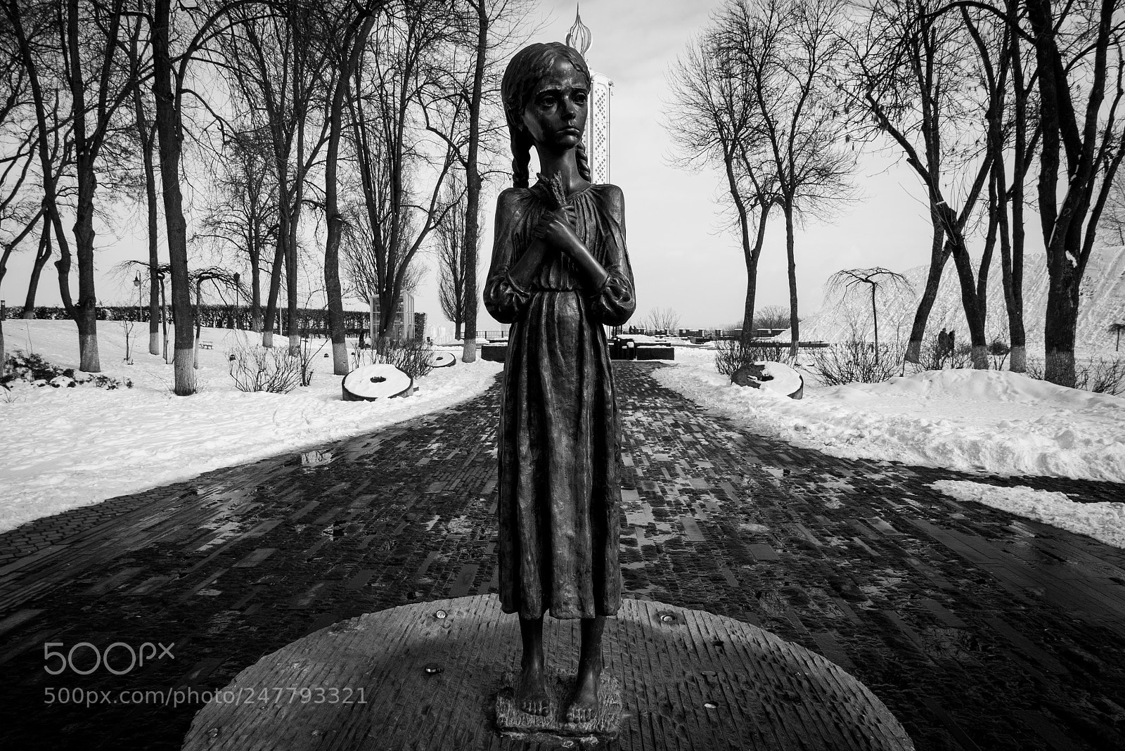 Panasonic Lumix DMC-G85 (Lumix DMC-G80) sample photo. Statue of a girl photography