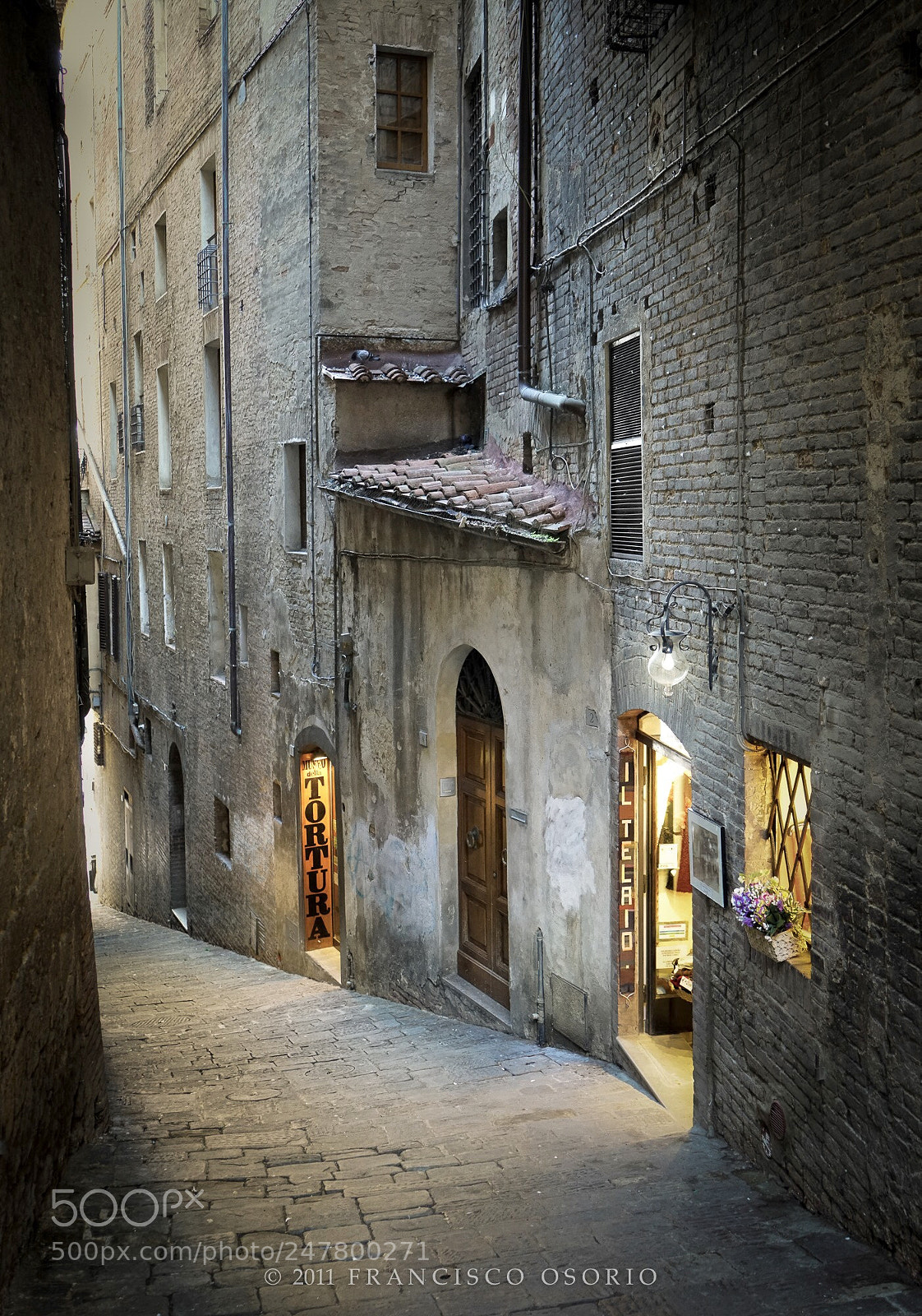 Sony a7R II sample photo. Passage of siena (italy) photography