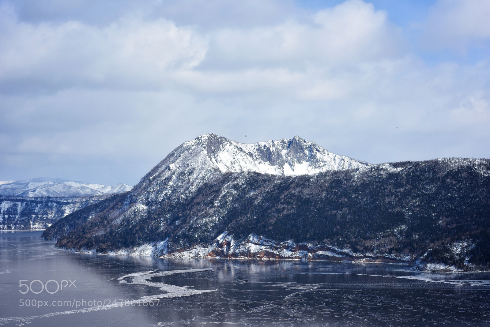 Nikon D810 sample photo. 摩周湖观景台，拍到了湖面结冰的画面 photography